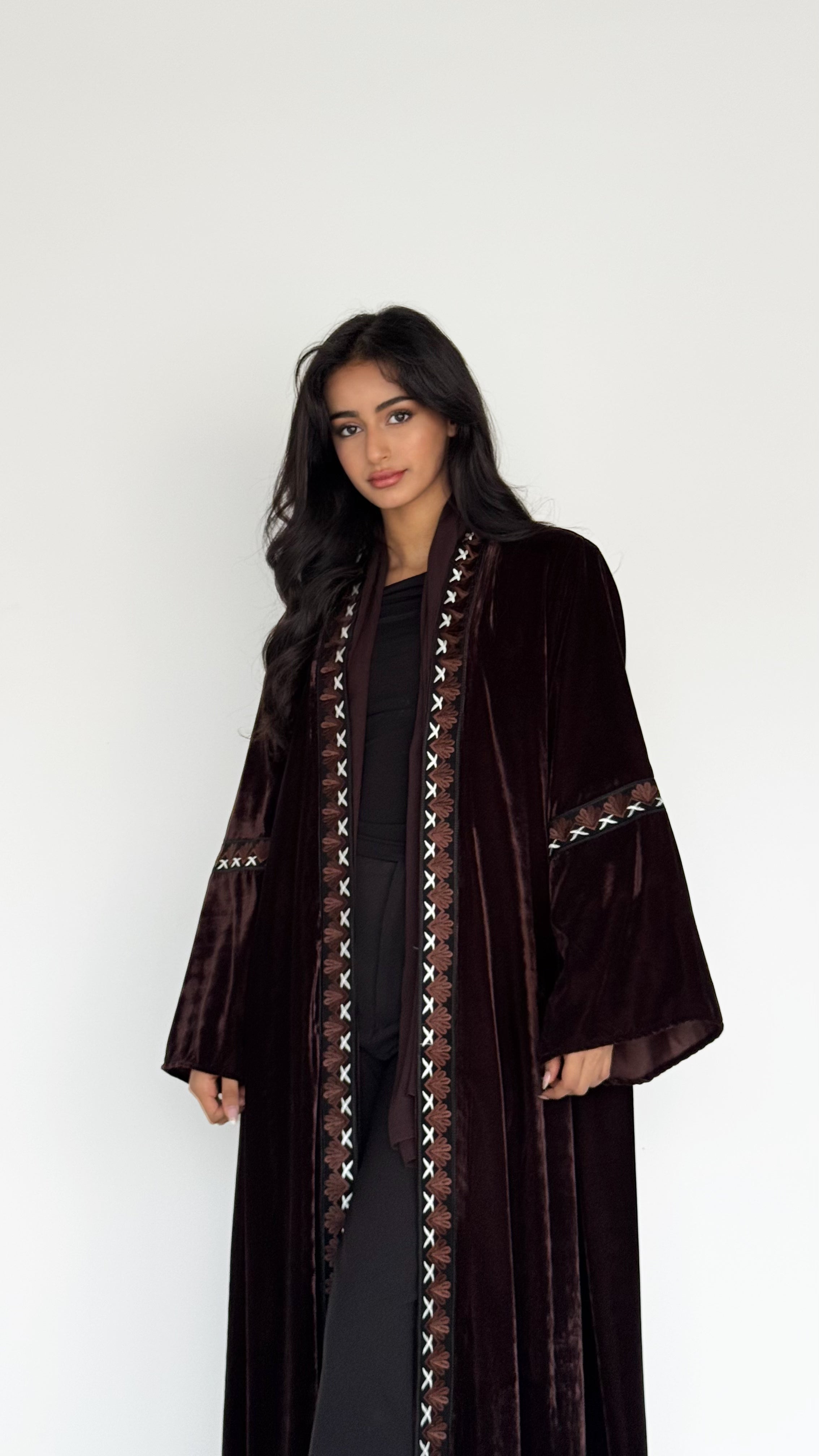 MW1764 - عباية مخمل اس اس مع اضافة كلفة - Aya