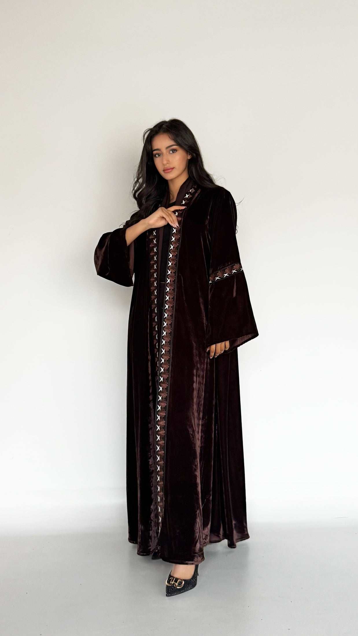 MW1764 - عباية مخمل اس اس مع اضافة كلفة - Aya