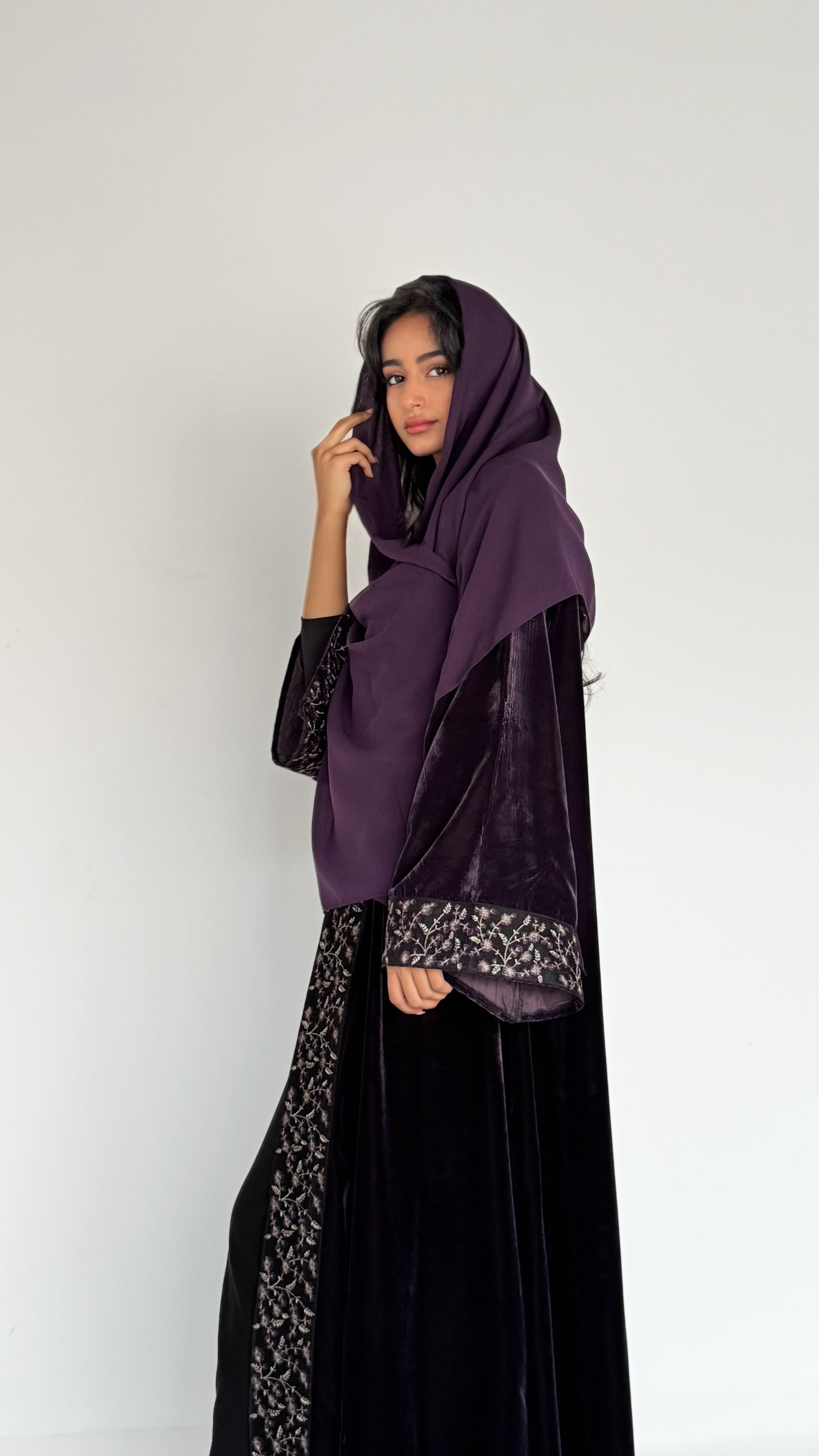 MW645 - Light Crepe Standing with Jacquard Half-Cloche