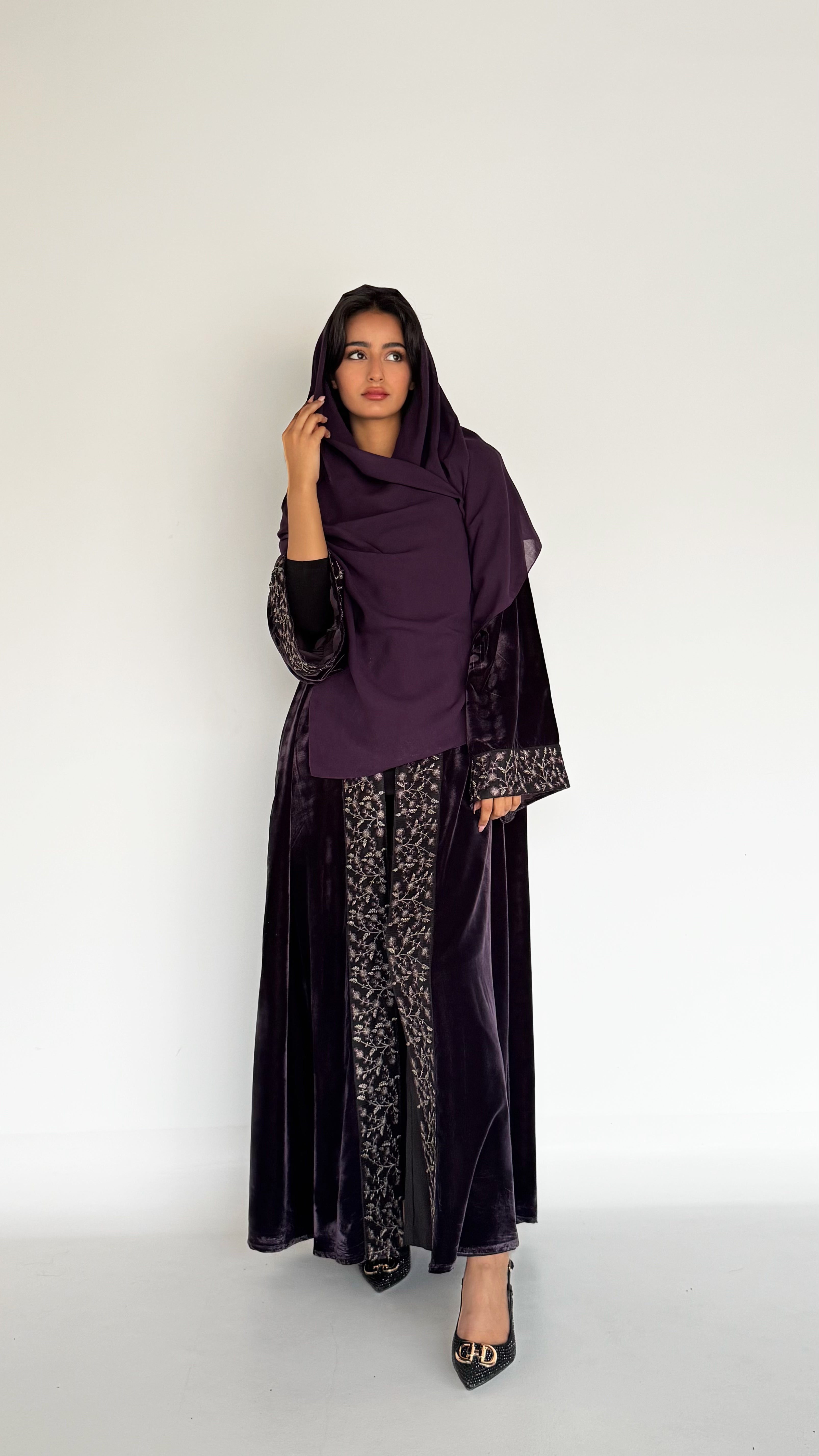 MW645 - Light Crepe Standing with Jacquard Half-Cloche