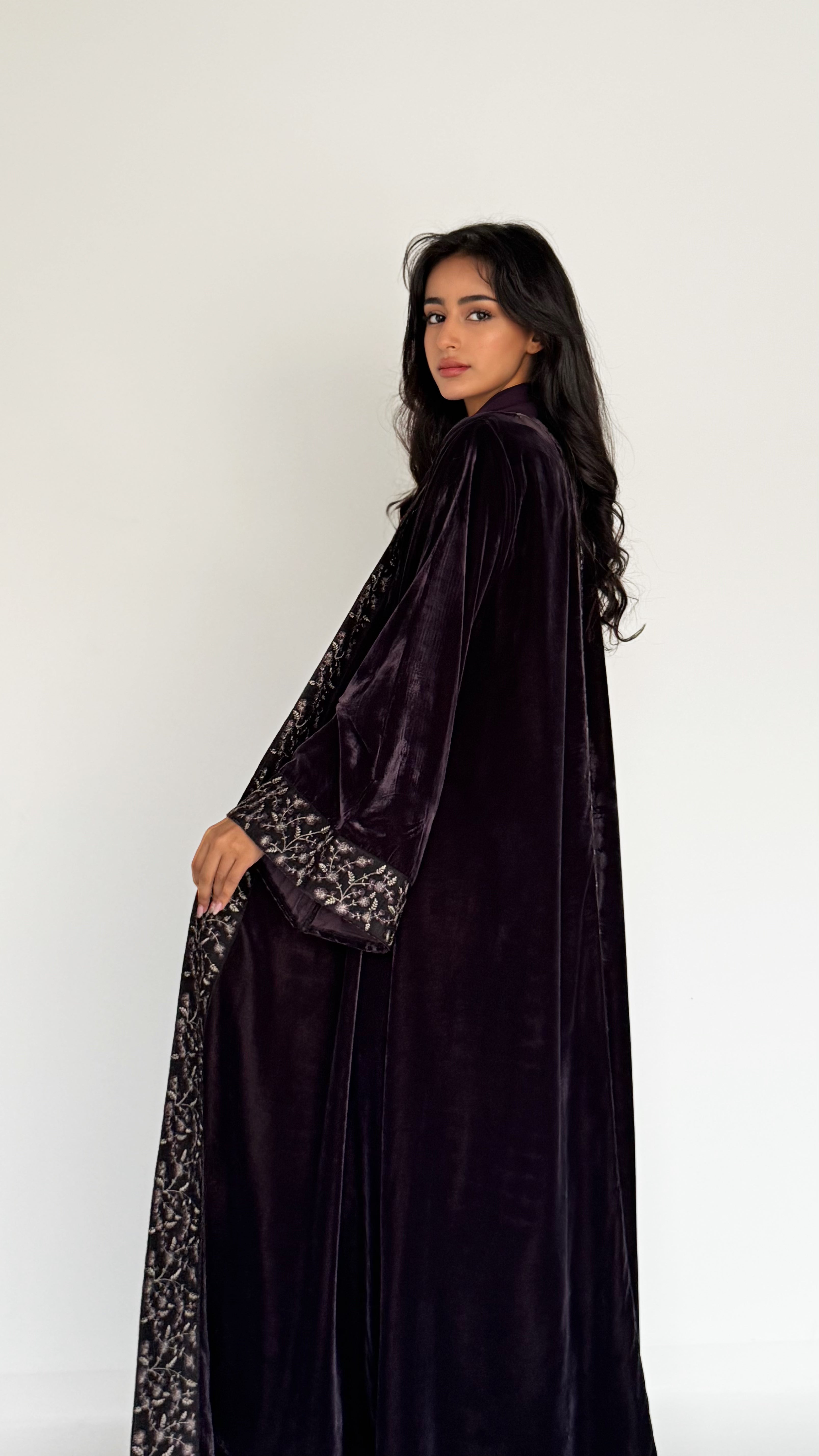 MW645 - Light Crepe Standing with Jacquard Half-Cloche