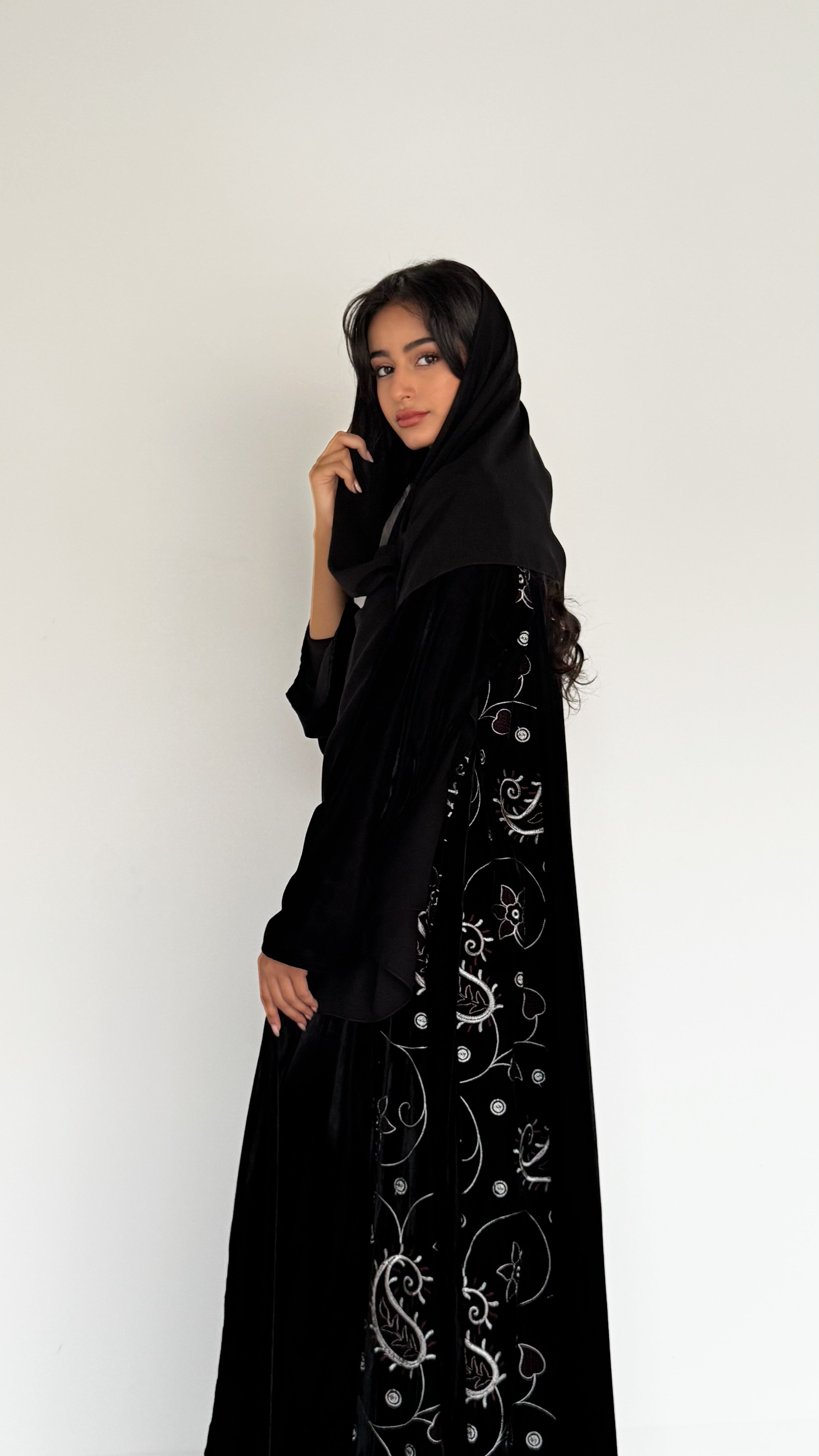 MW645 - Light Crepe Standing with Jacquard Half-Cloche