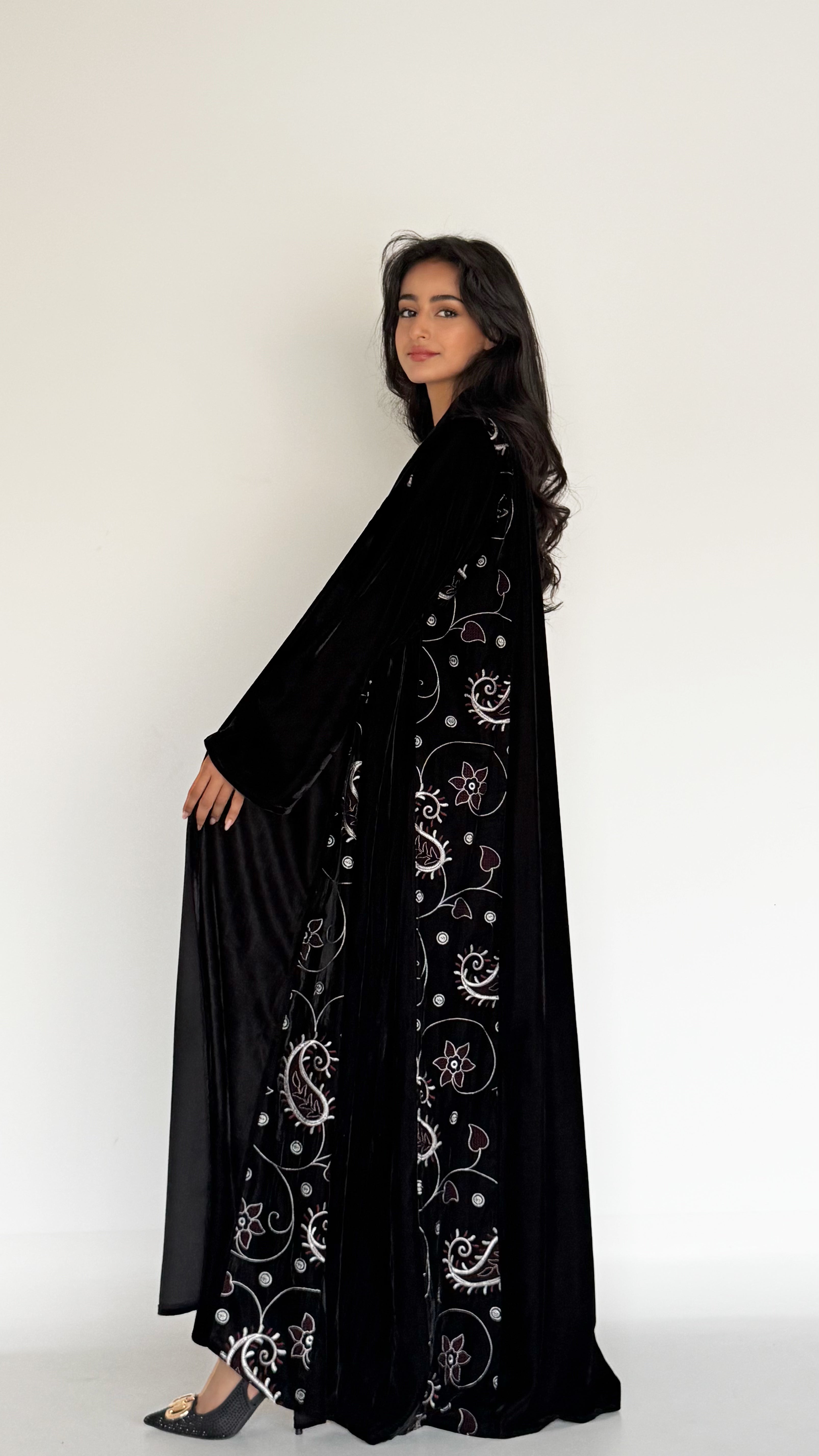MW645 - Light Crepe Standing with Jacquard Half-Cloche