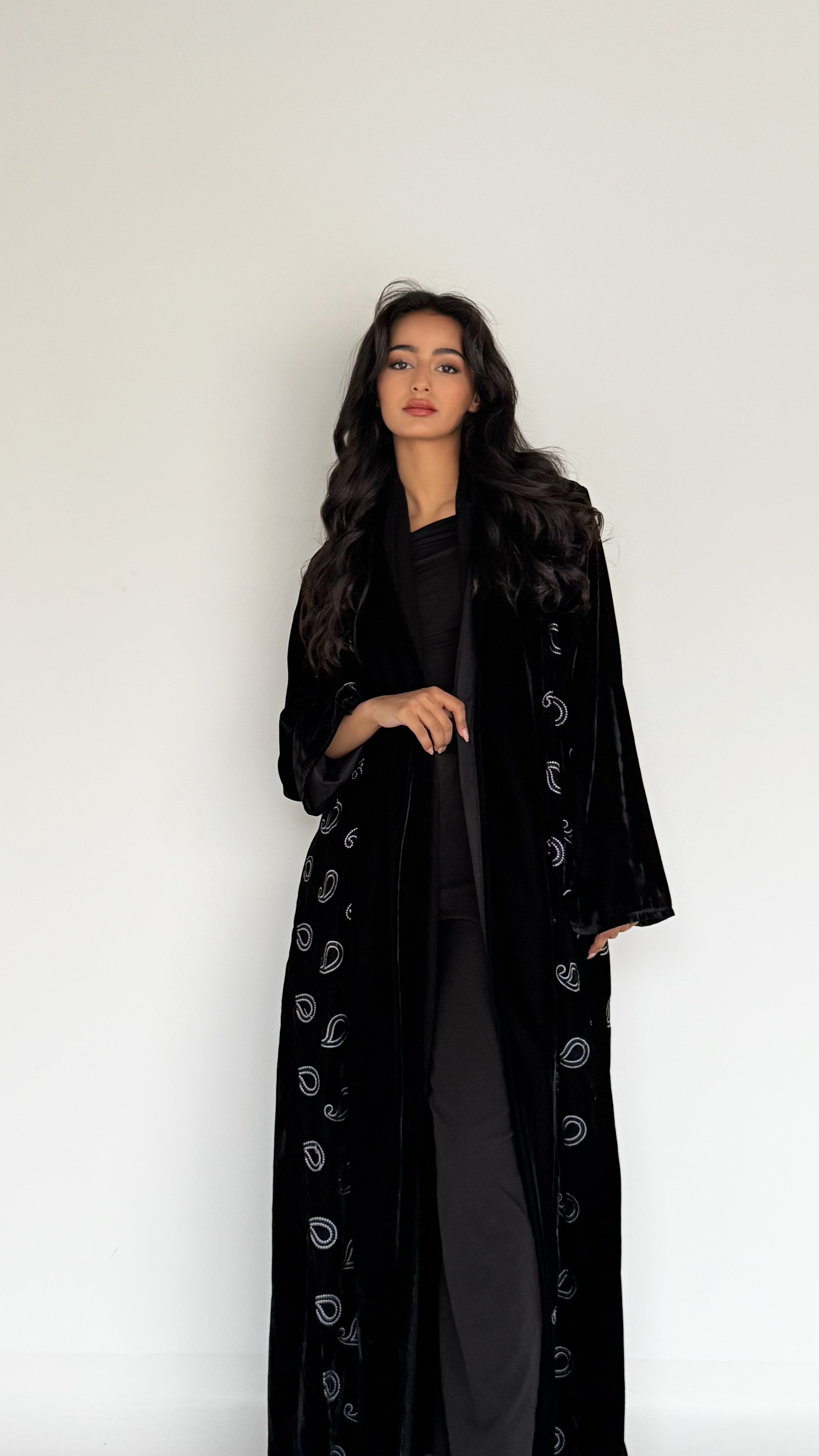 MW645 - Light Crepe Standing with Jacquard Half-Cloche