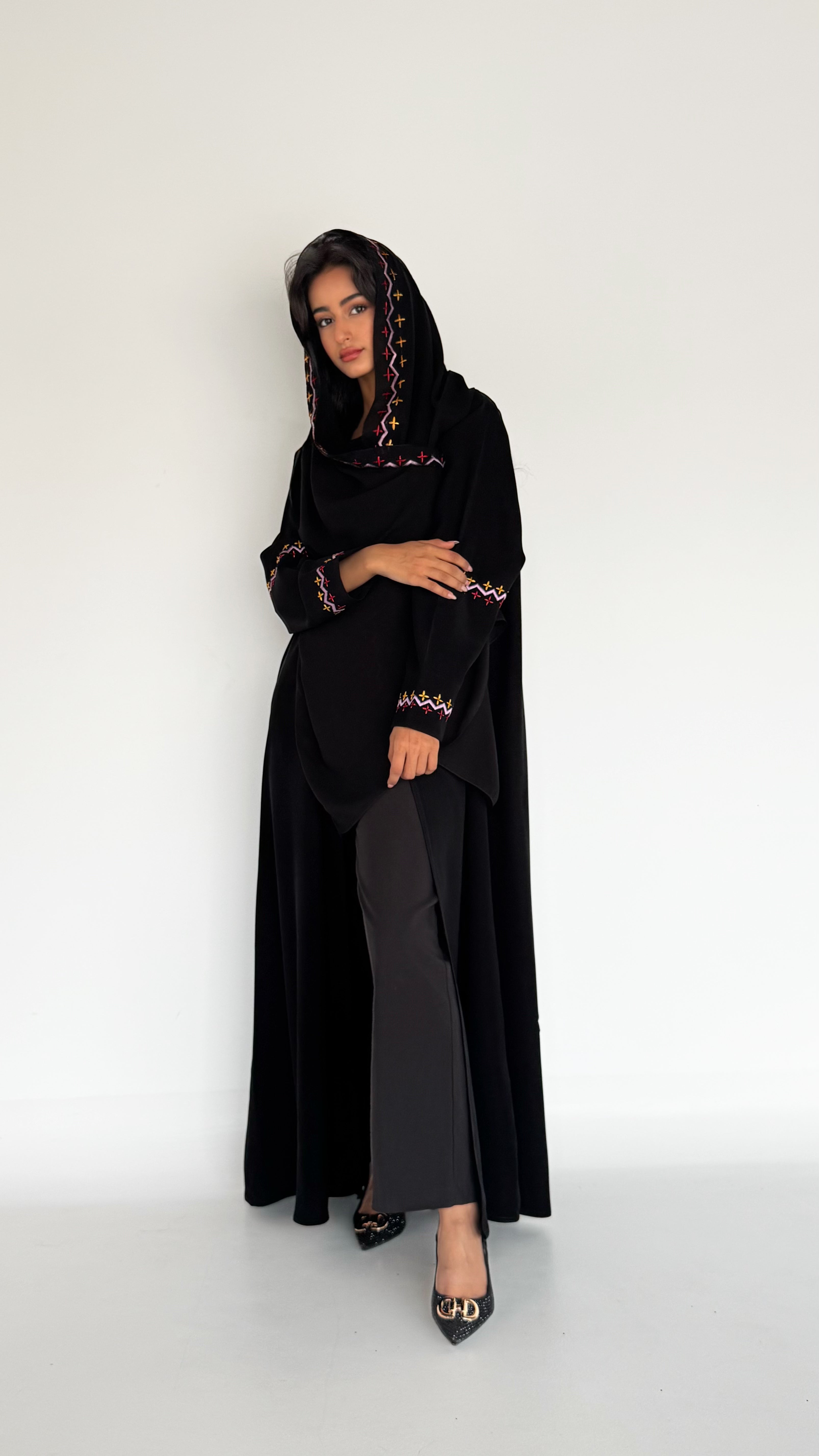 MW1750 - عباية كريب مع اضافة تطريز يدوي - Aya