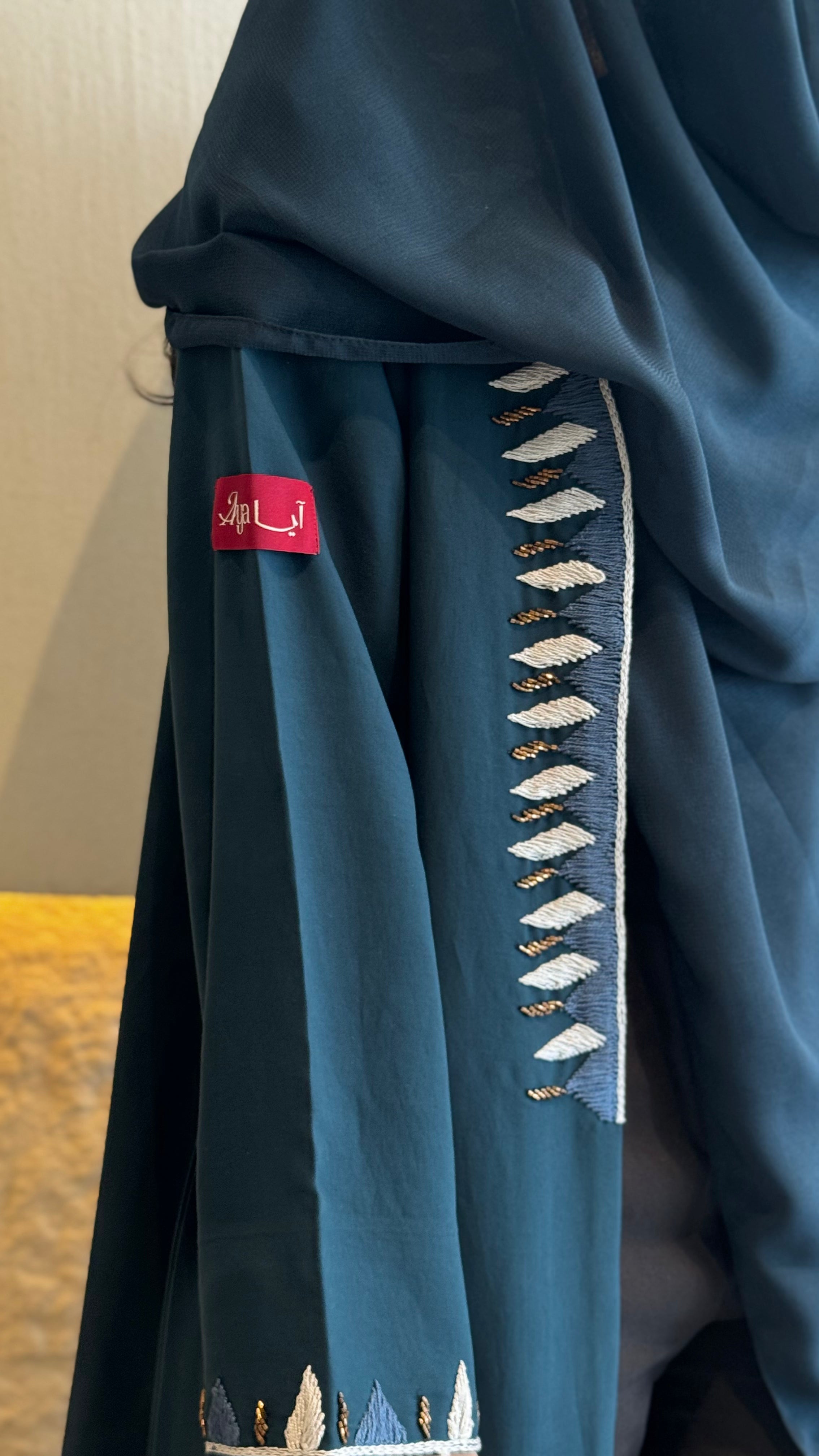 MWT678 - عباية تركوازي غامق تطريز - Aya