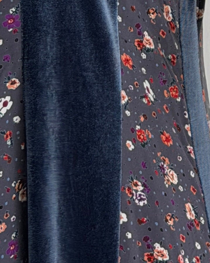 MWJ005 - جلابية مخمل بتصميم عصري مع إضافات لنن مشجّر - Aya