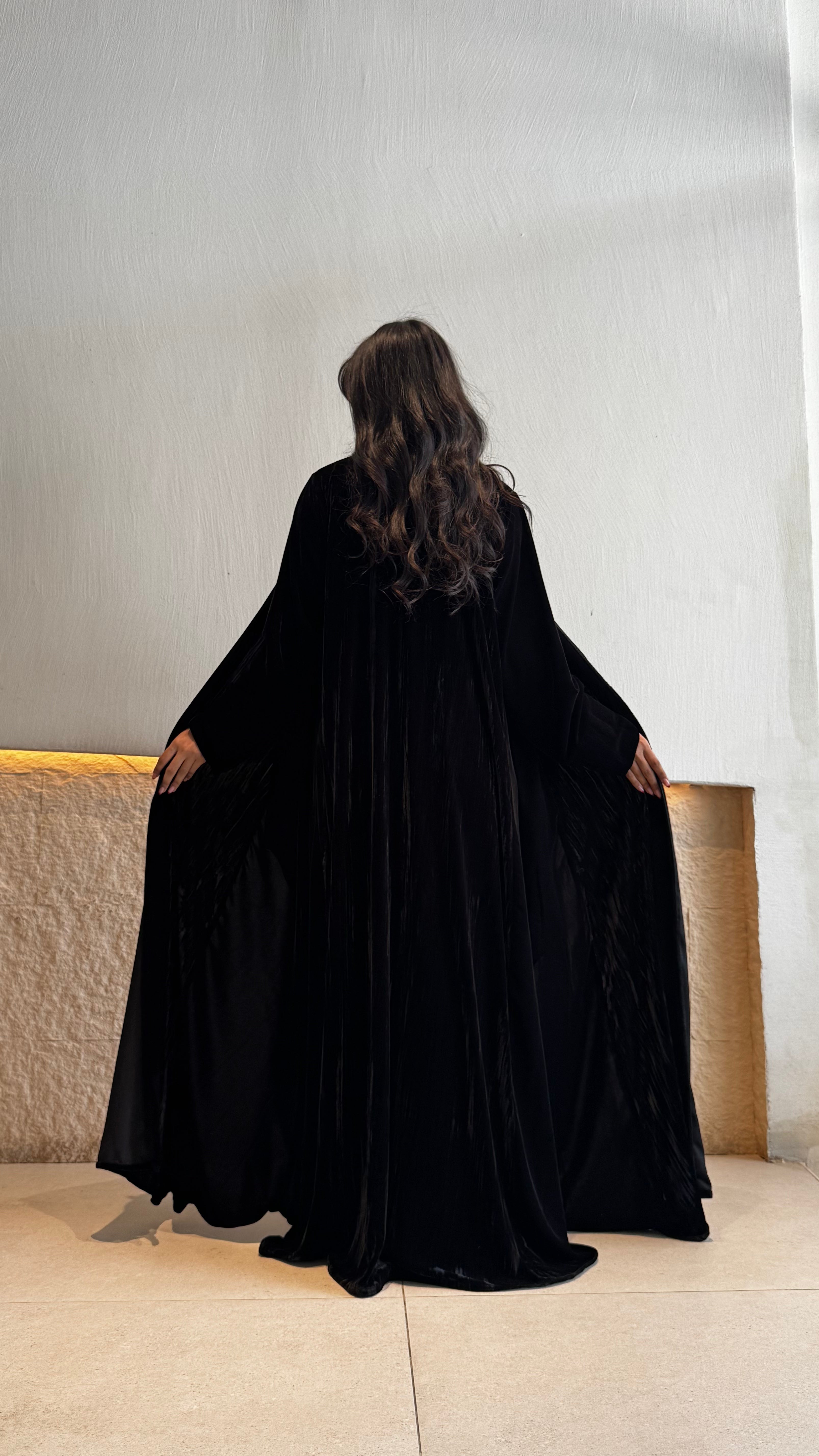 MWT673 - عباية مخمل اسود - Aya