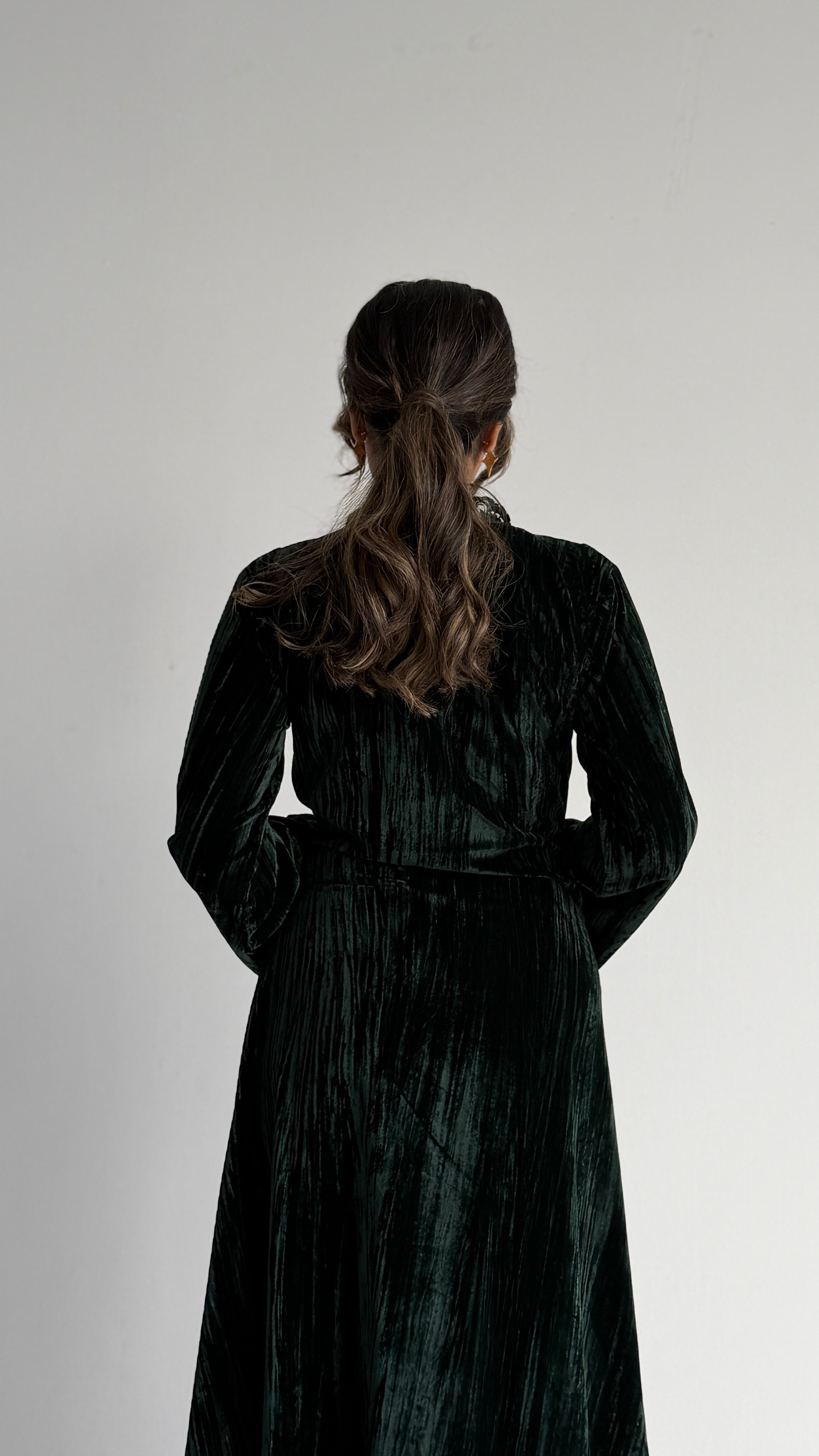 MWJ007 - جلابية مخمل مكسر بلمسة كلفة راقية تعزز فخامة التصميم - Aya