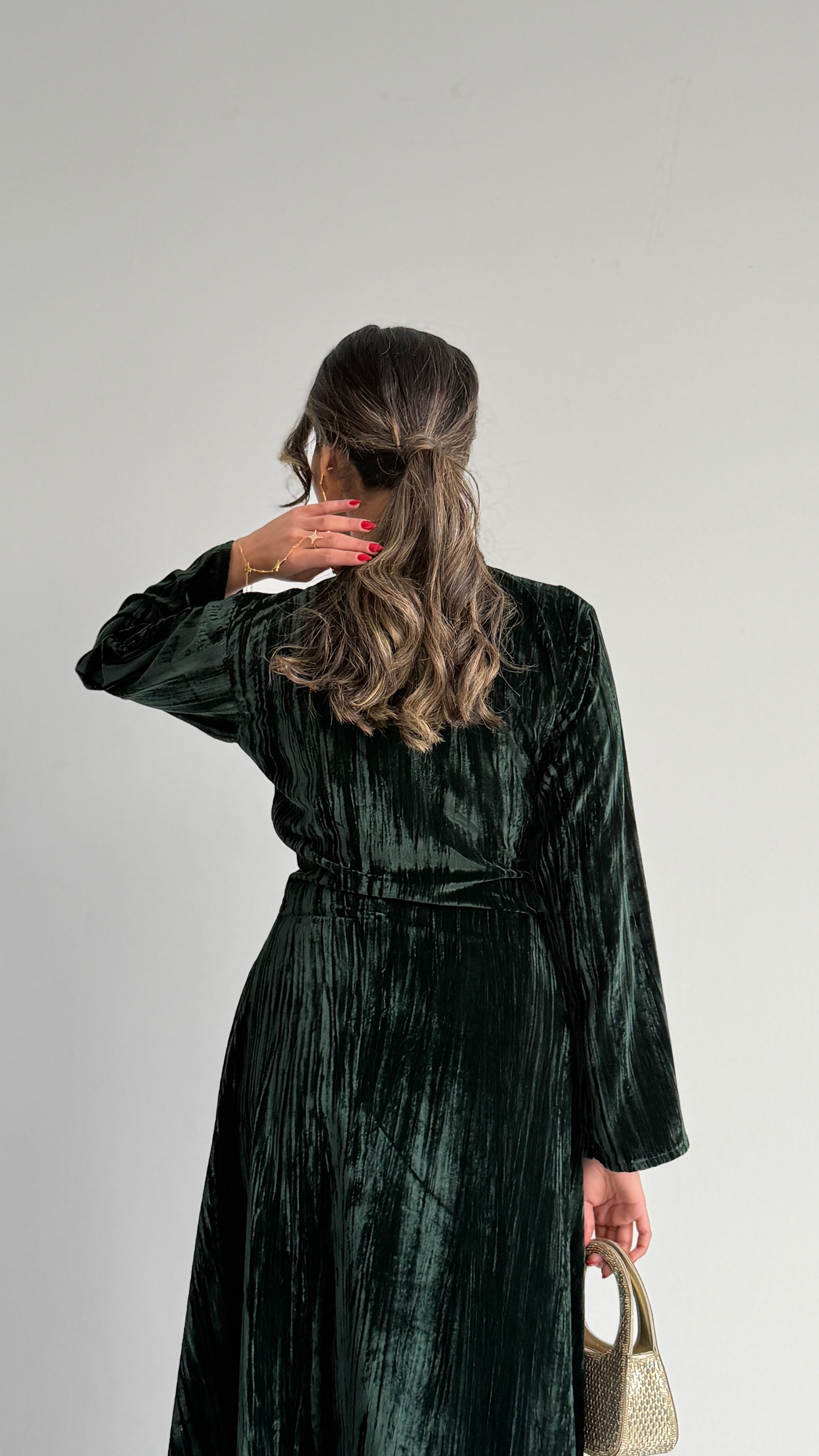 MWJ007 - جلابية مخمل مكسر بلمسة كلفة راقية تعزز فخامة التصميم - Aya