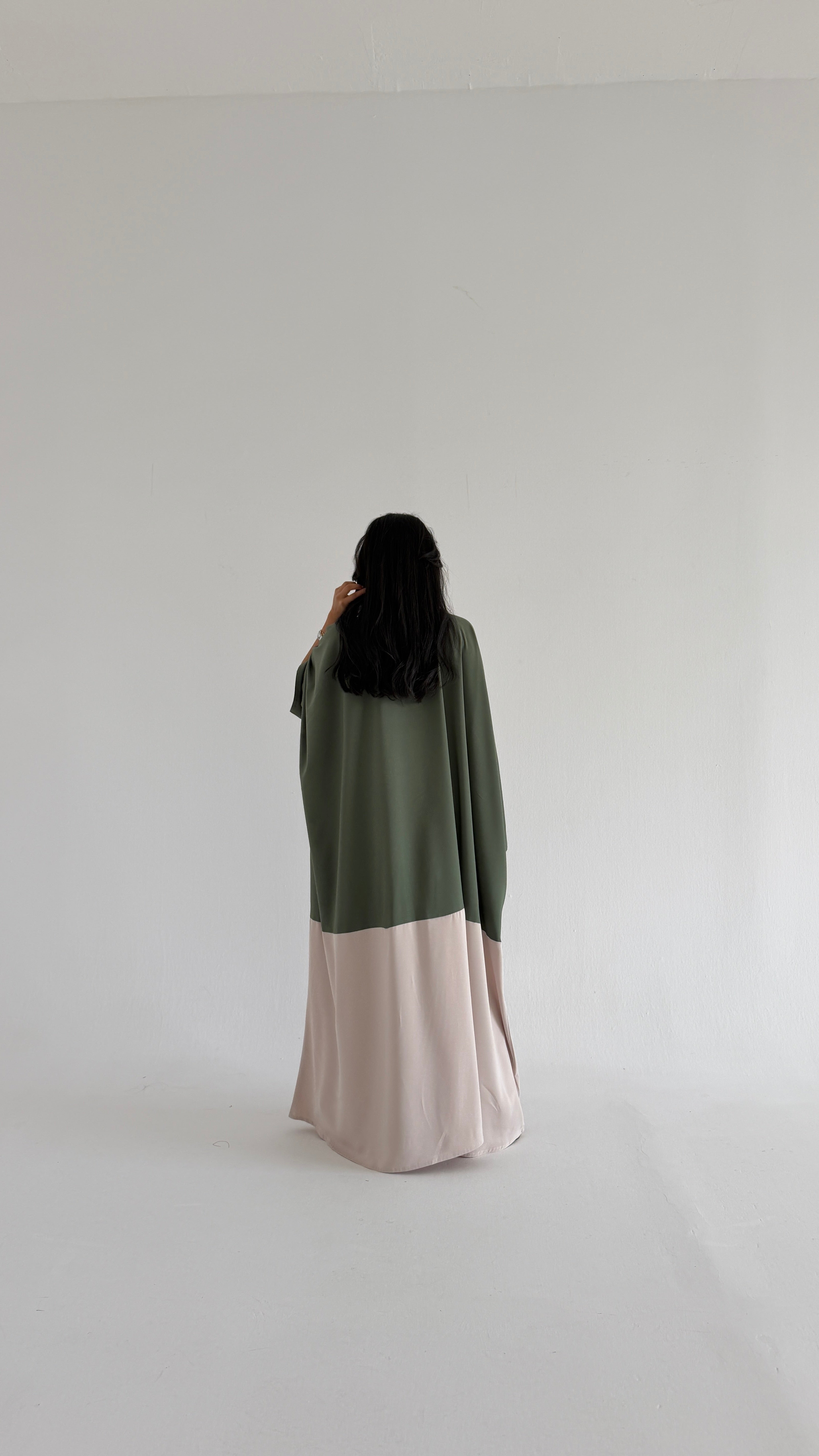 MW2166 - عبايه كريب مع اضافه لونين راقي وحصري - Aya