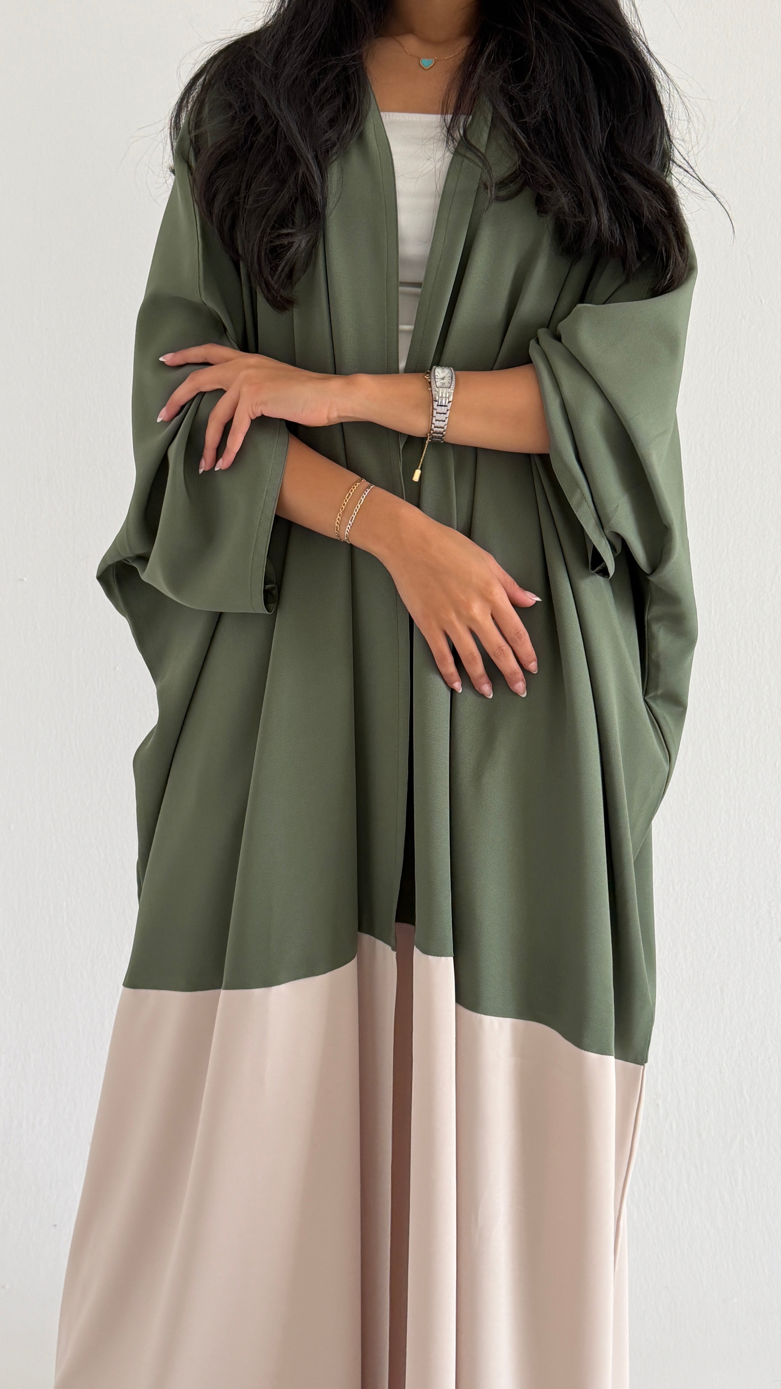 MW2166 - عبايه كريب مع اضافه لونين راقي وحصري - Aya