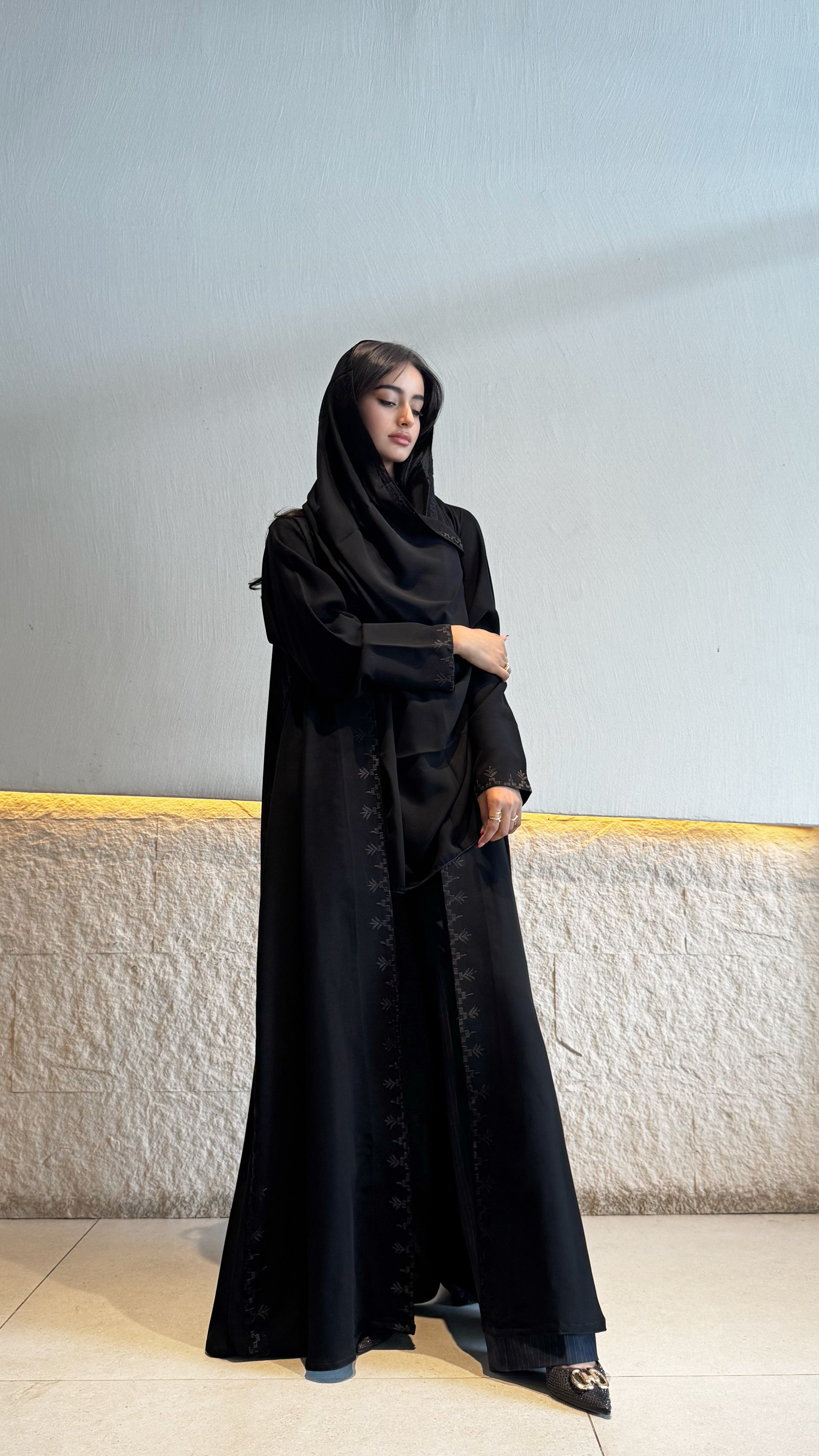 MW1813 - عباية السراميك الملكية بتفاصيل مطرزة - Aya