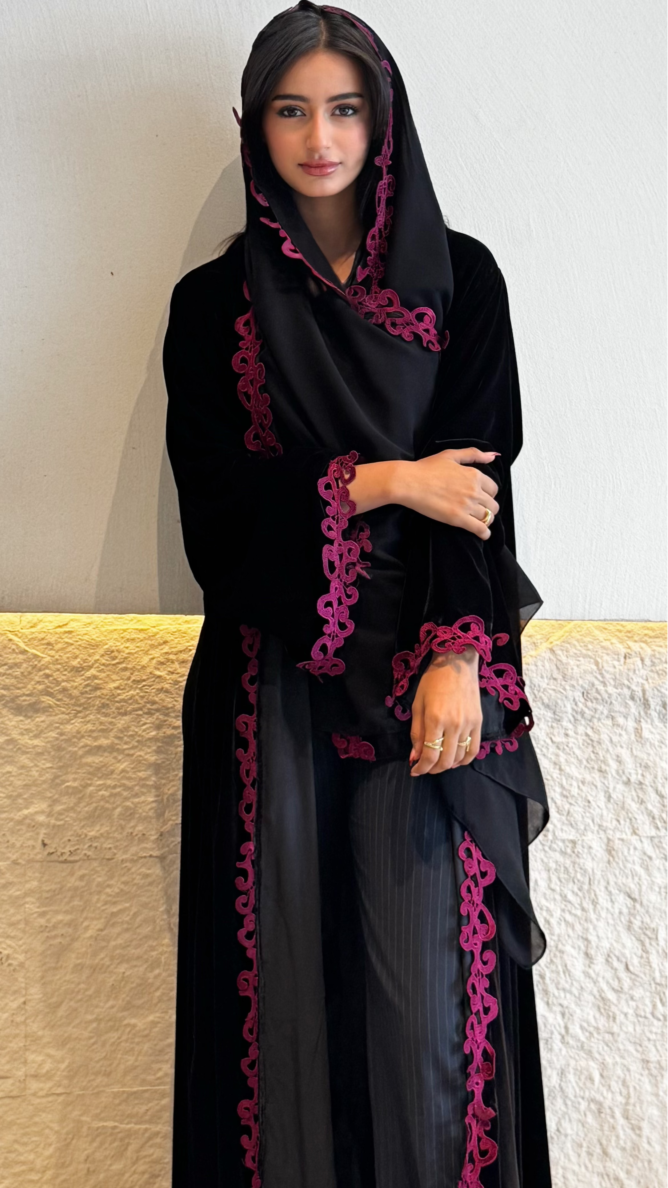 MW1834 - عباية مخمل مع اضافة كلفة من الامام والاكمام - Aya