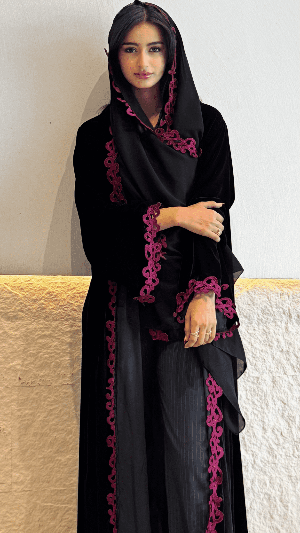 MW1834 - عباية مخمل مع اضافة كلفة من الامام والاكمام - Aya