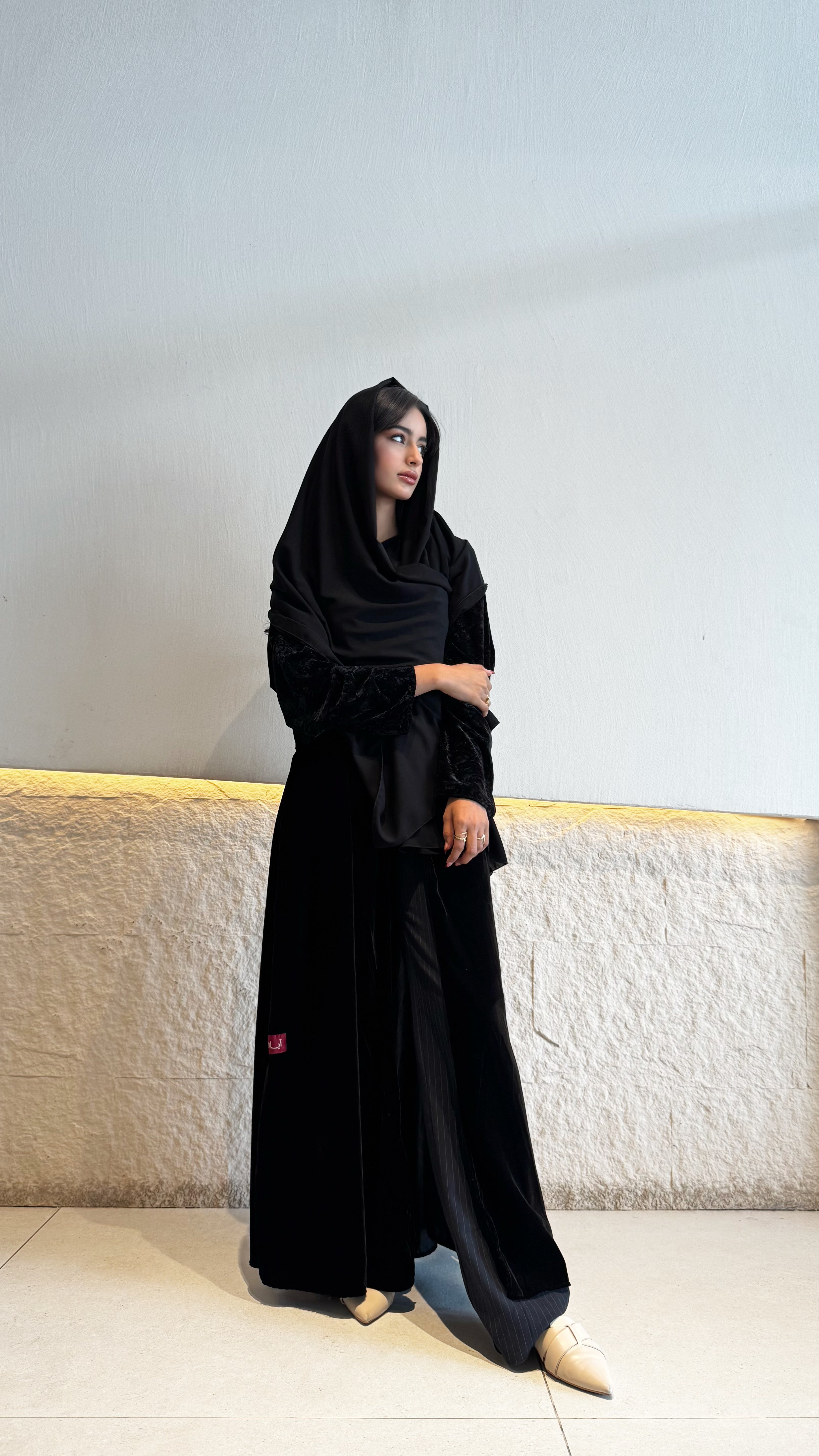 MW1833 - عباية مخمل بخامتين المشجر والمخمل القطيفي - Aya