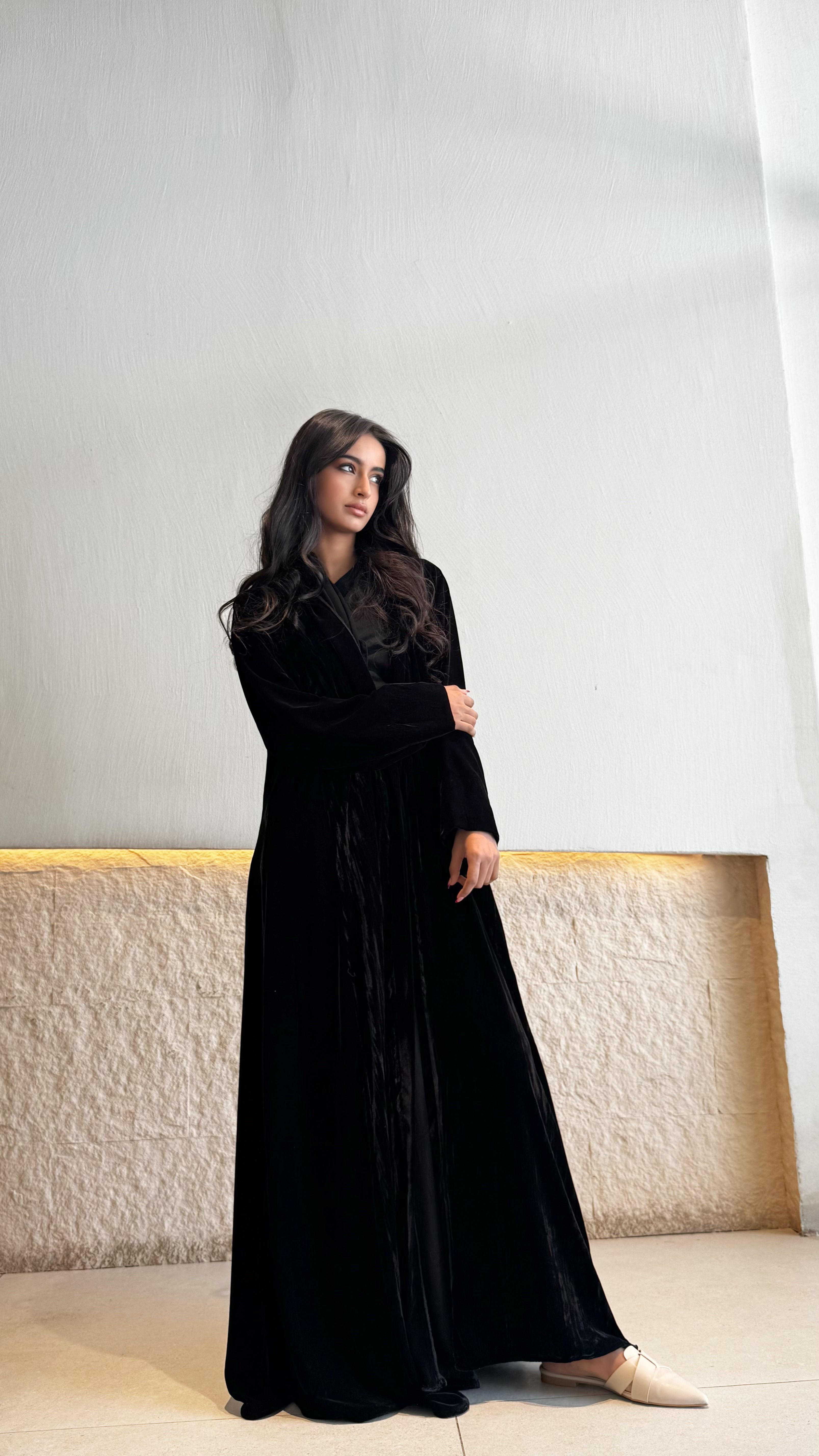 MWT673 - عباية مخمل اسود - Aya