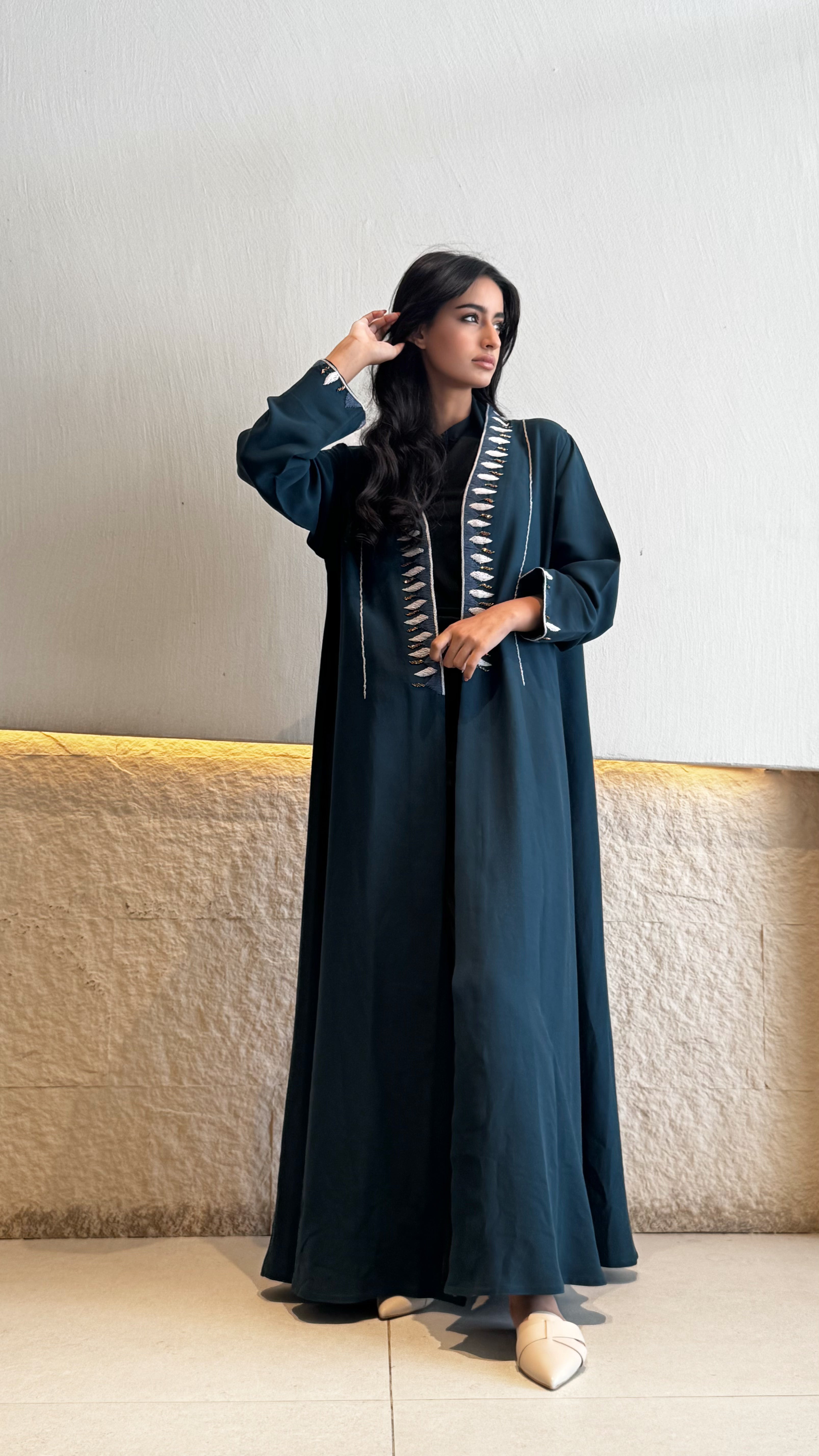 MWT678 - عباية تركوازي غامق تطريز - Aya