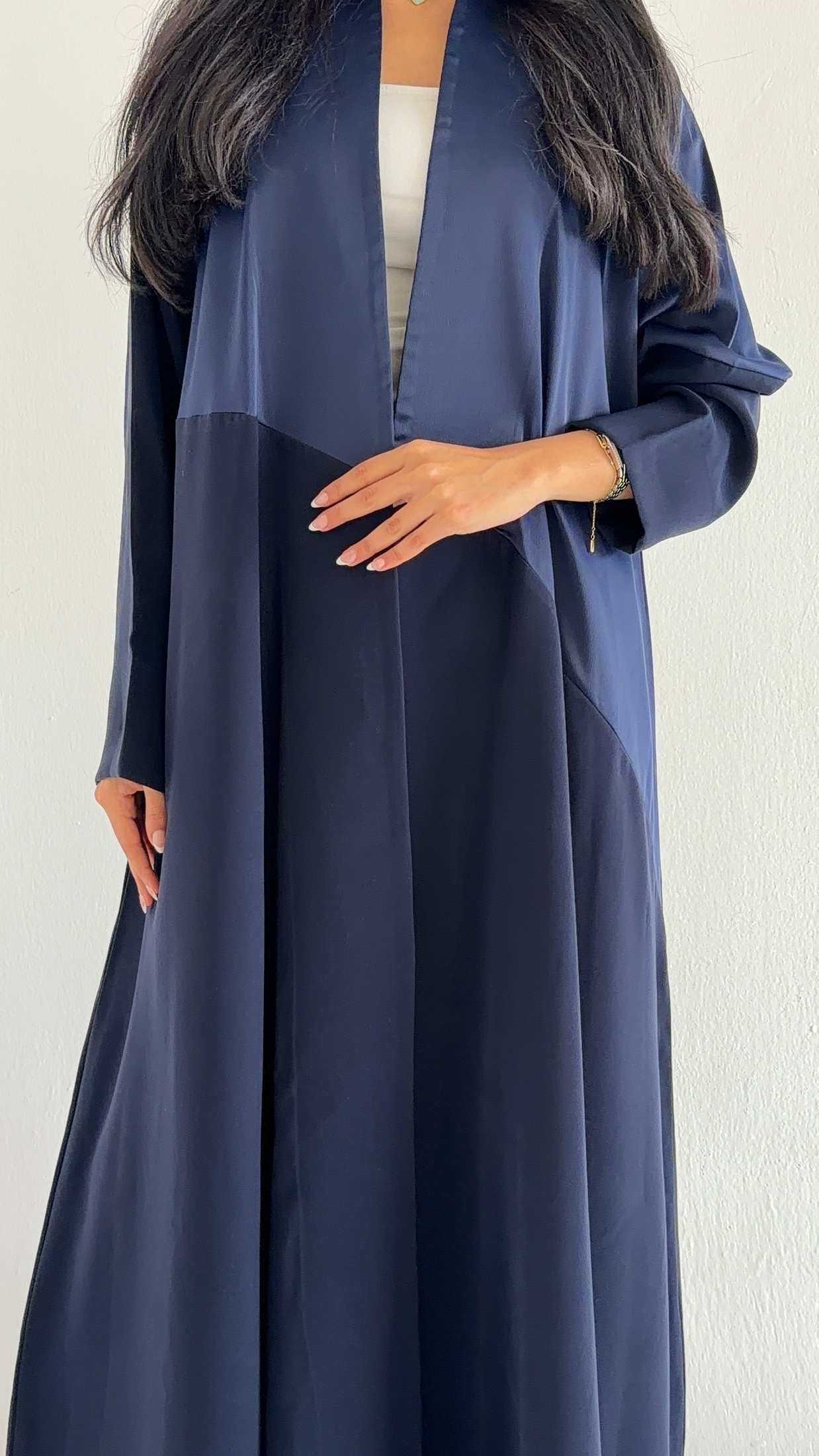 MWT1165 - عباية كريب بتدخيلة ساتان - Aya