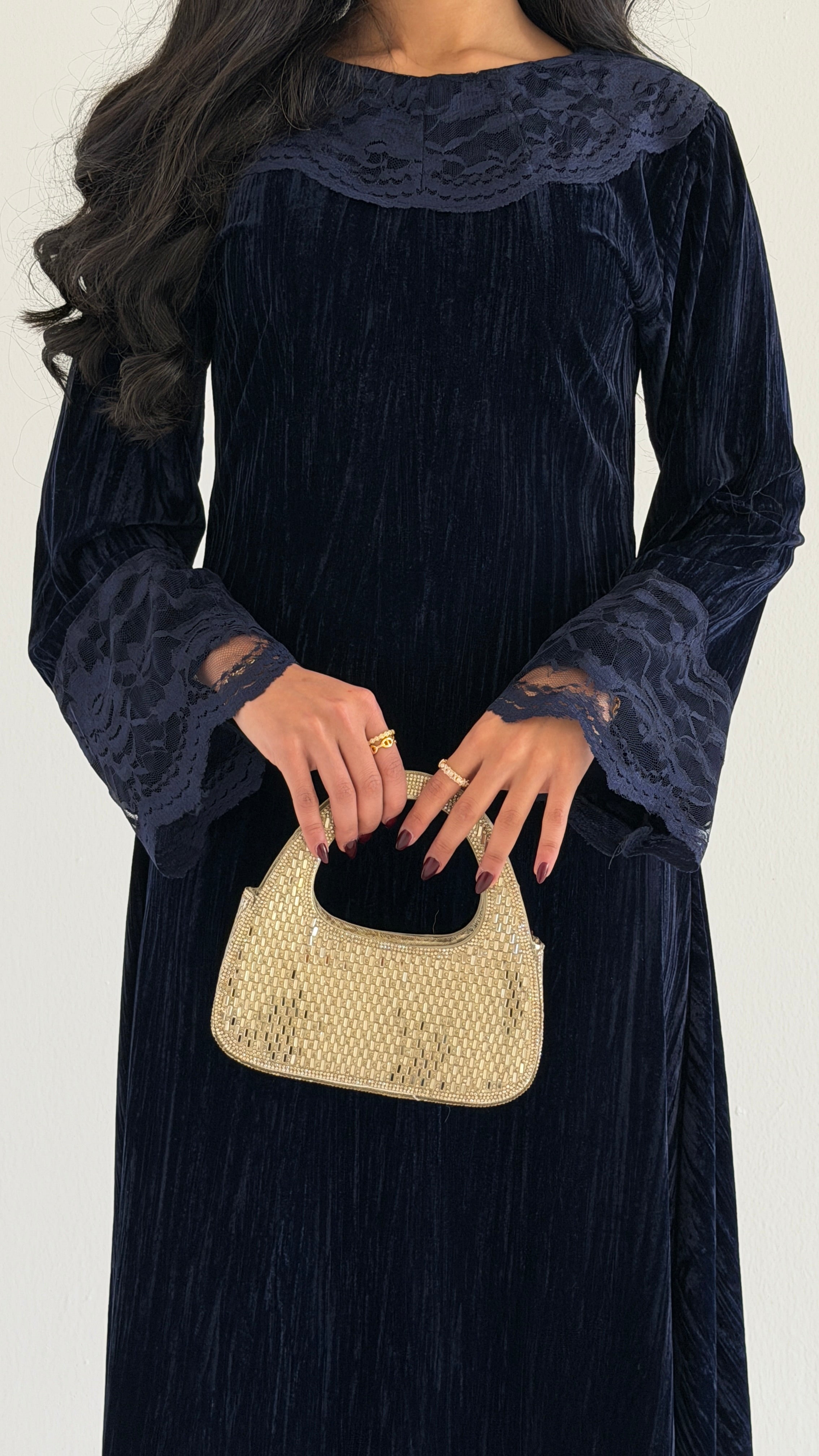 MWJ010 -جلابية مخمل مكسر بتصميم أنثوي مع كلفة بارزة في الأمام والأكمام - Aya