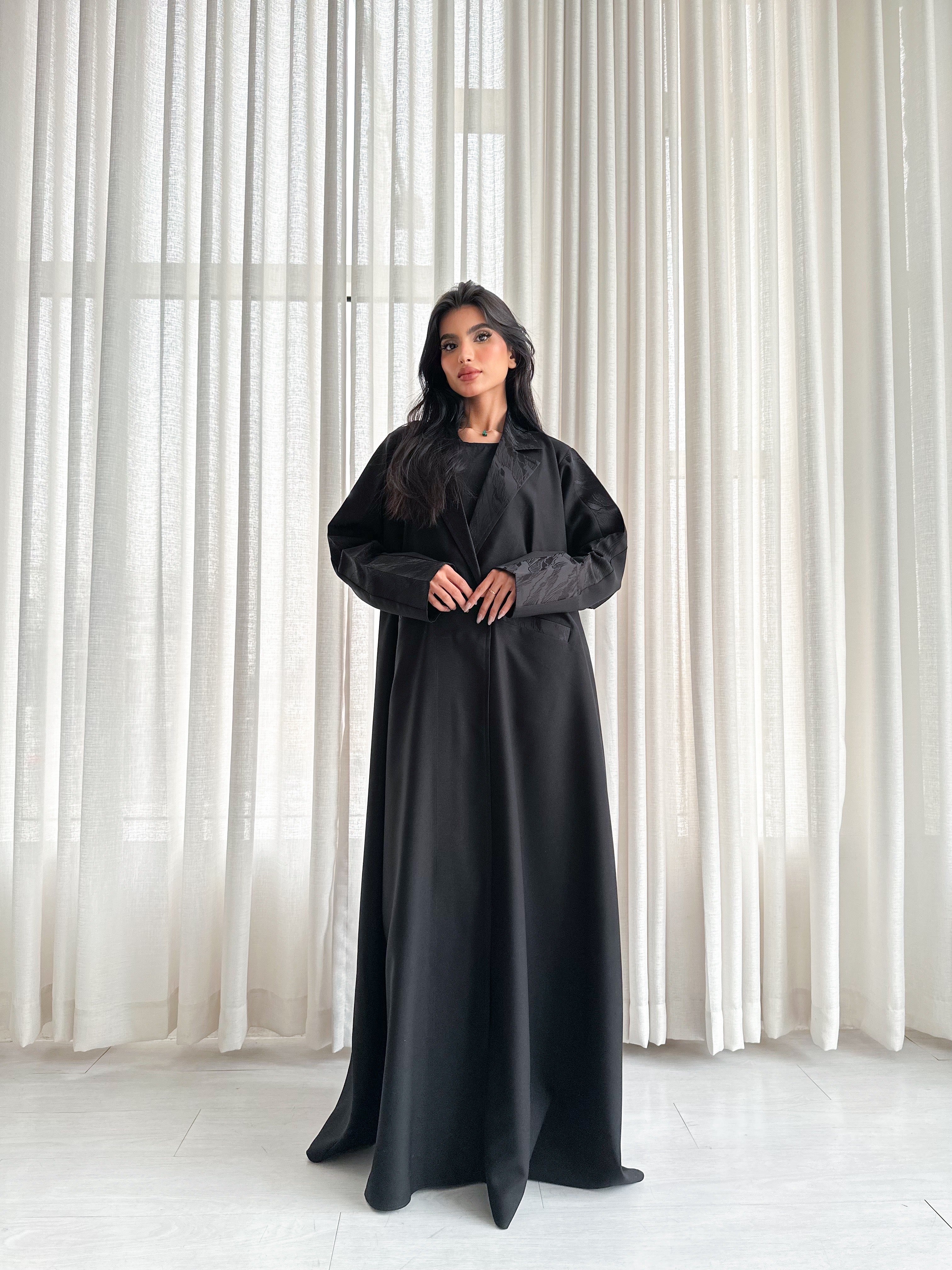 MW1216 -كريب واقف مع جاكار نص كلوش - Aya