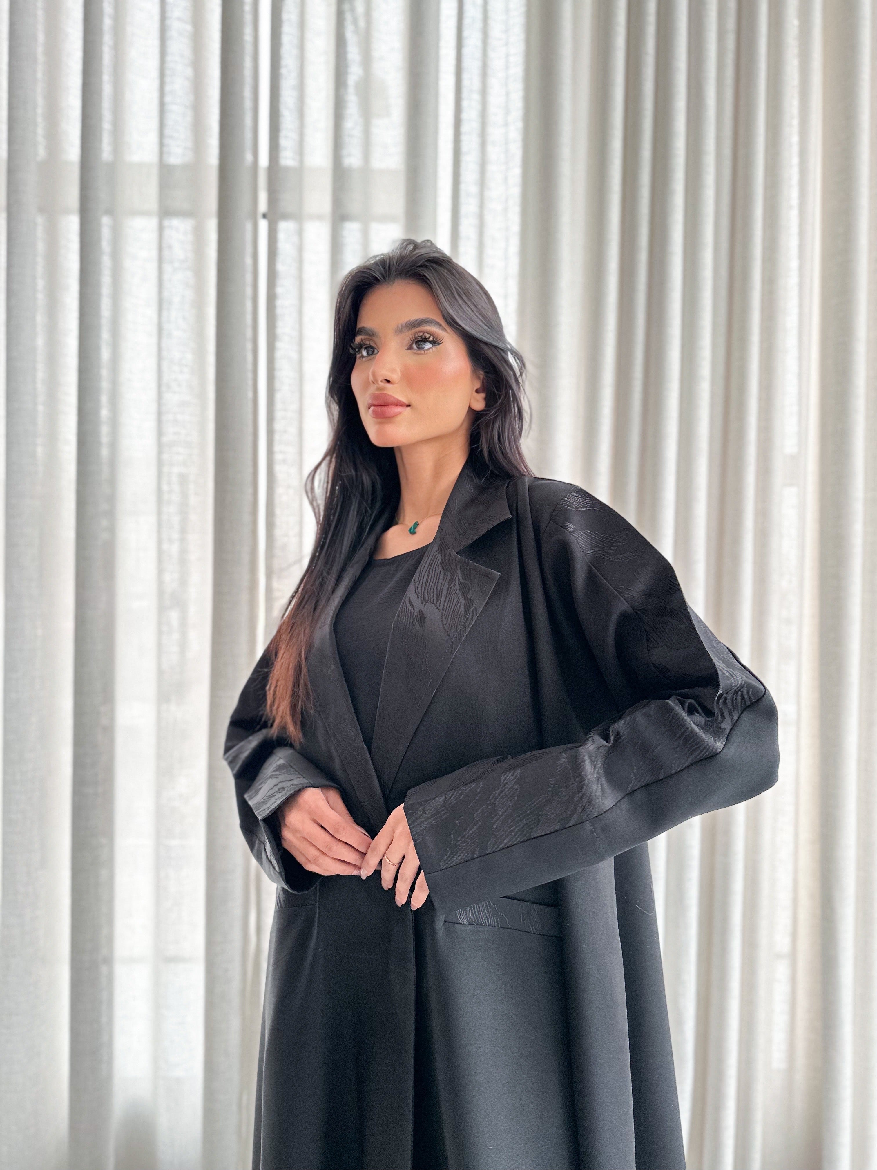 MW1216 -كريب واقف مع جاكار نص كلوش - Aya