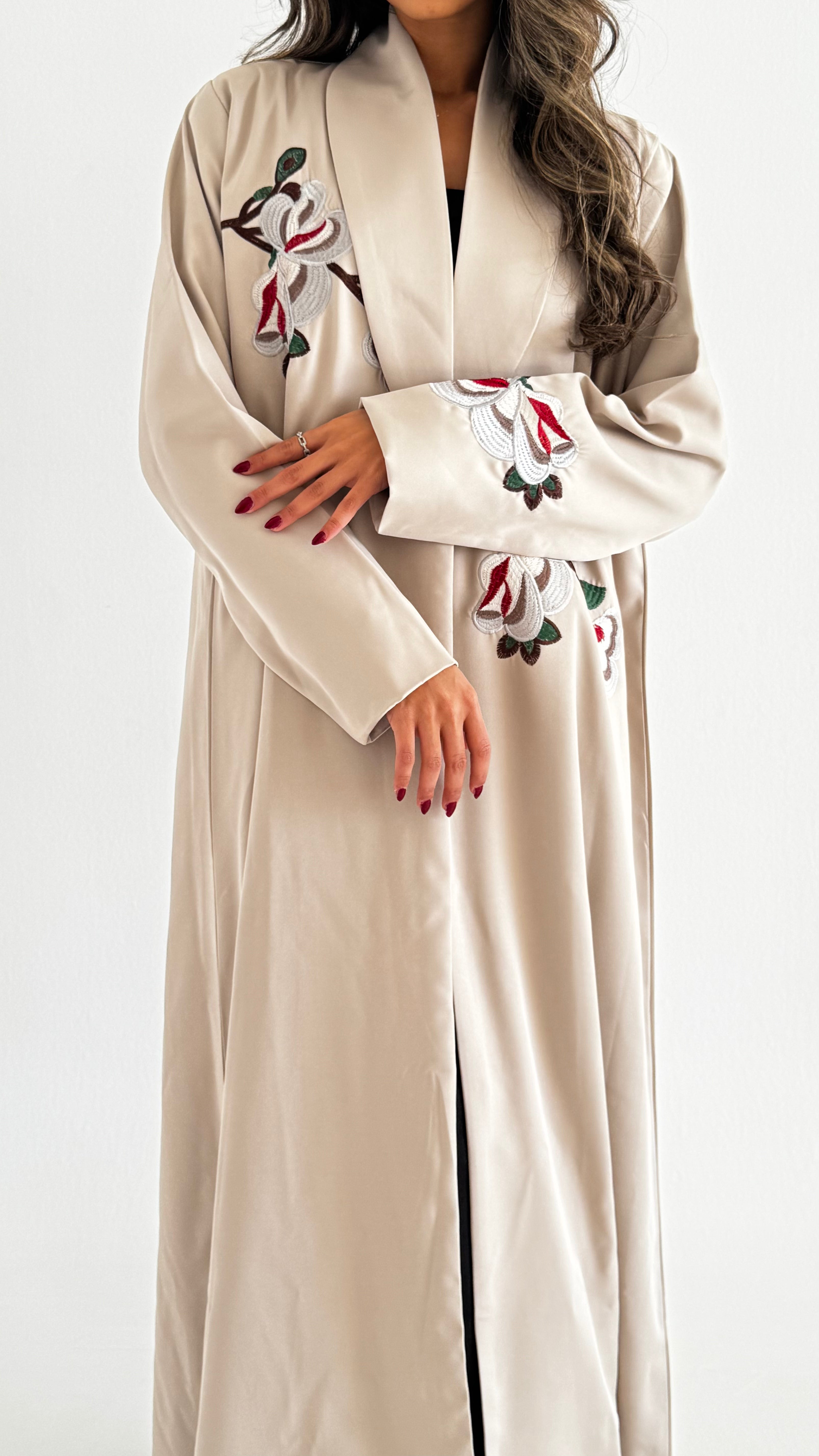 MW1705 - عباية بليزر بتطريز بقماش كريب - Aya