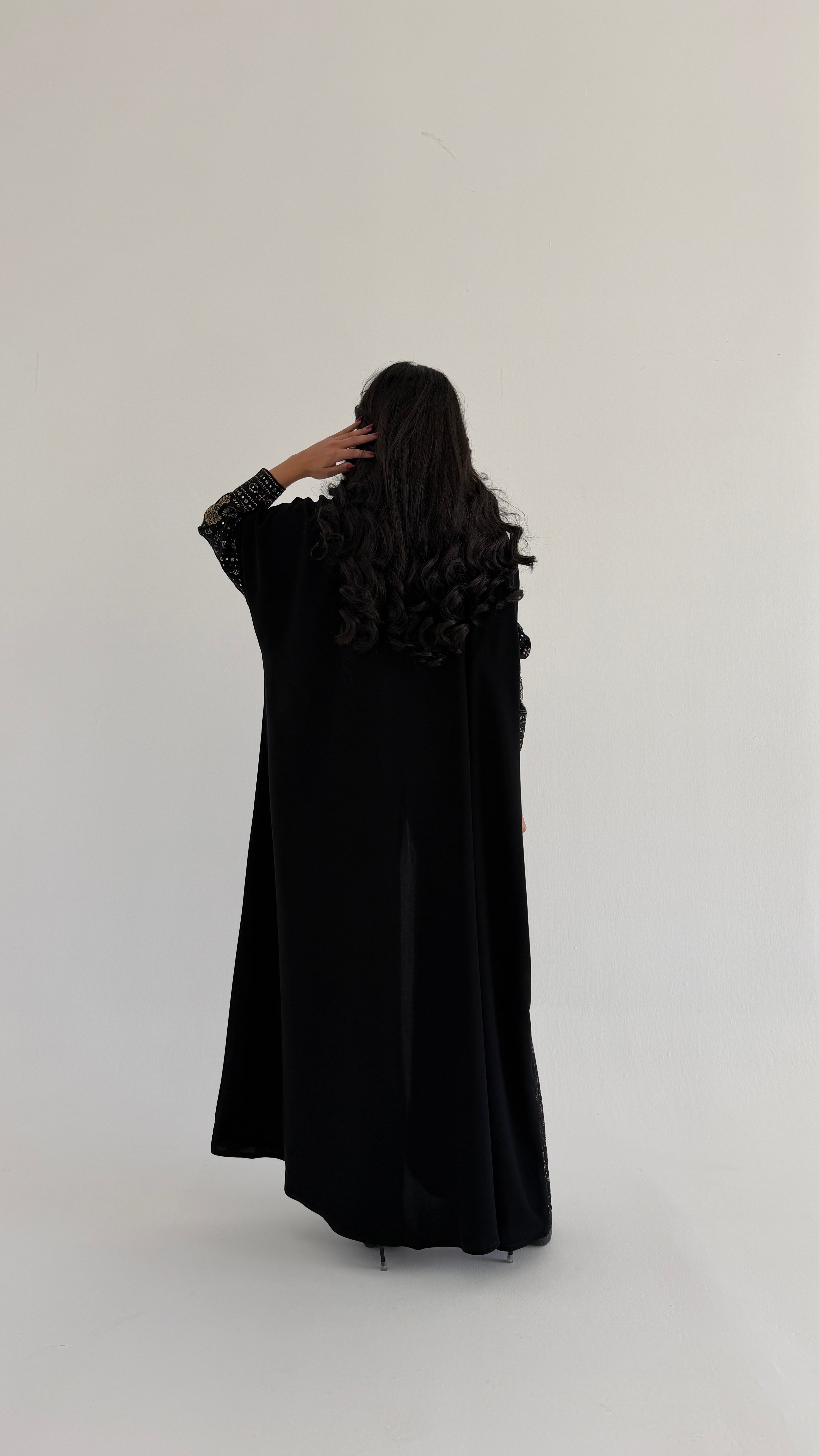 MWT1025 - عبايه بتدخيله لنن مطرز - Aya