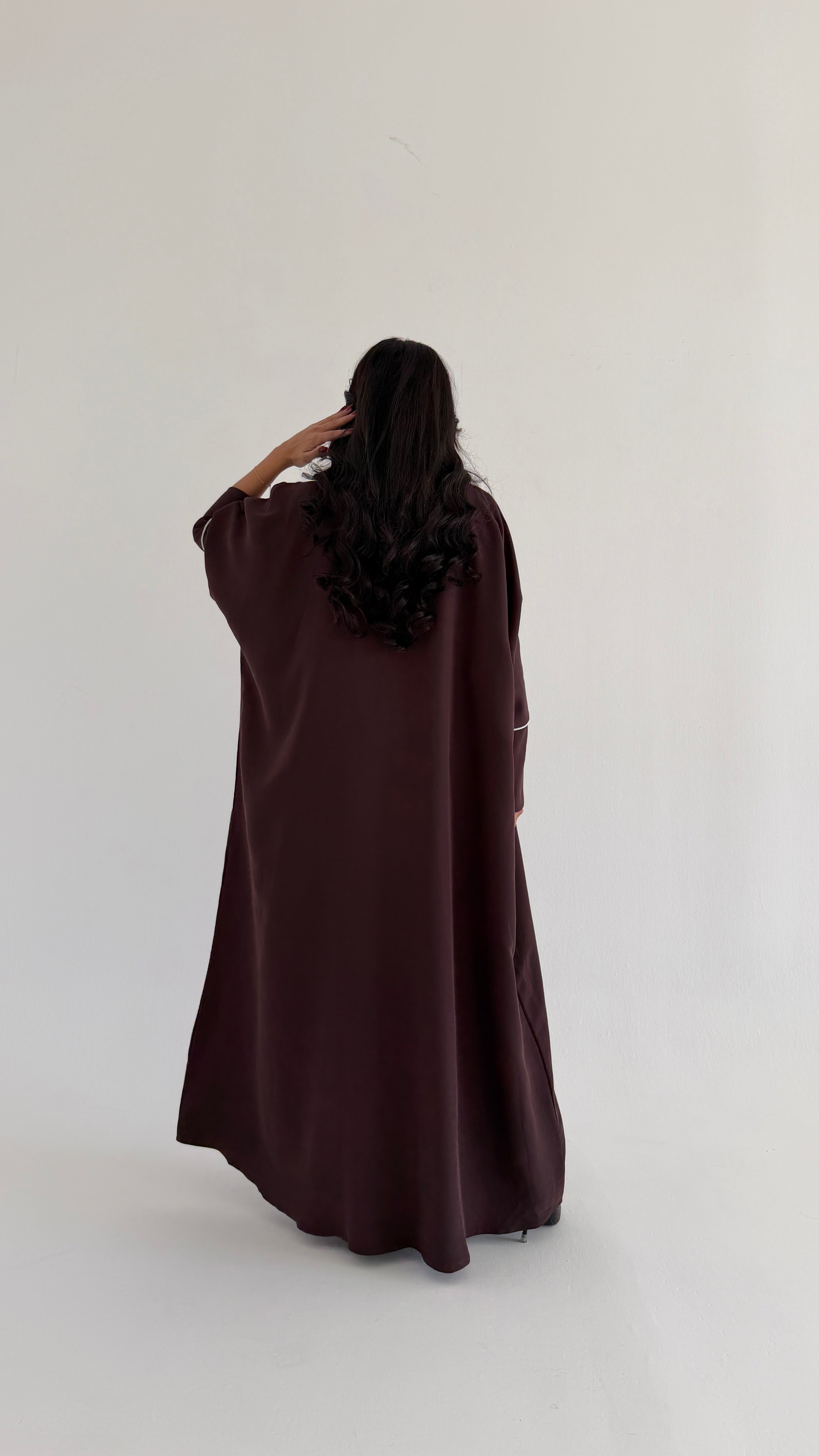 MWT1022 - عبايه كريب مع تدخيله دندوشة بيج - Aya