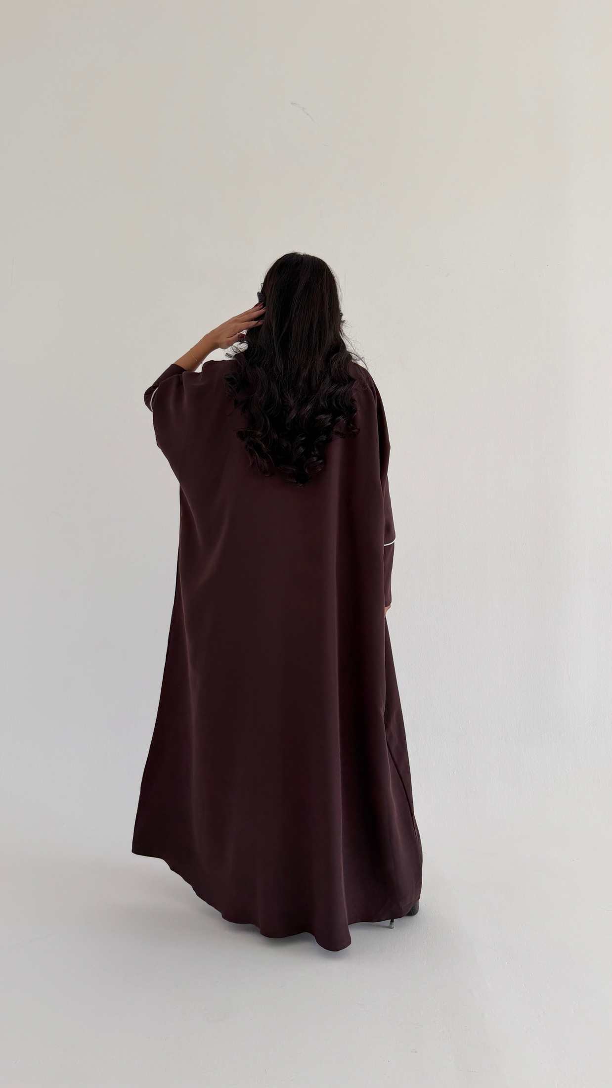 MWT1022 - عبايه كريب مع تدخيله دندوشة بيج - Aya