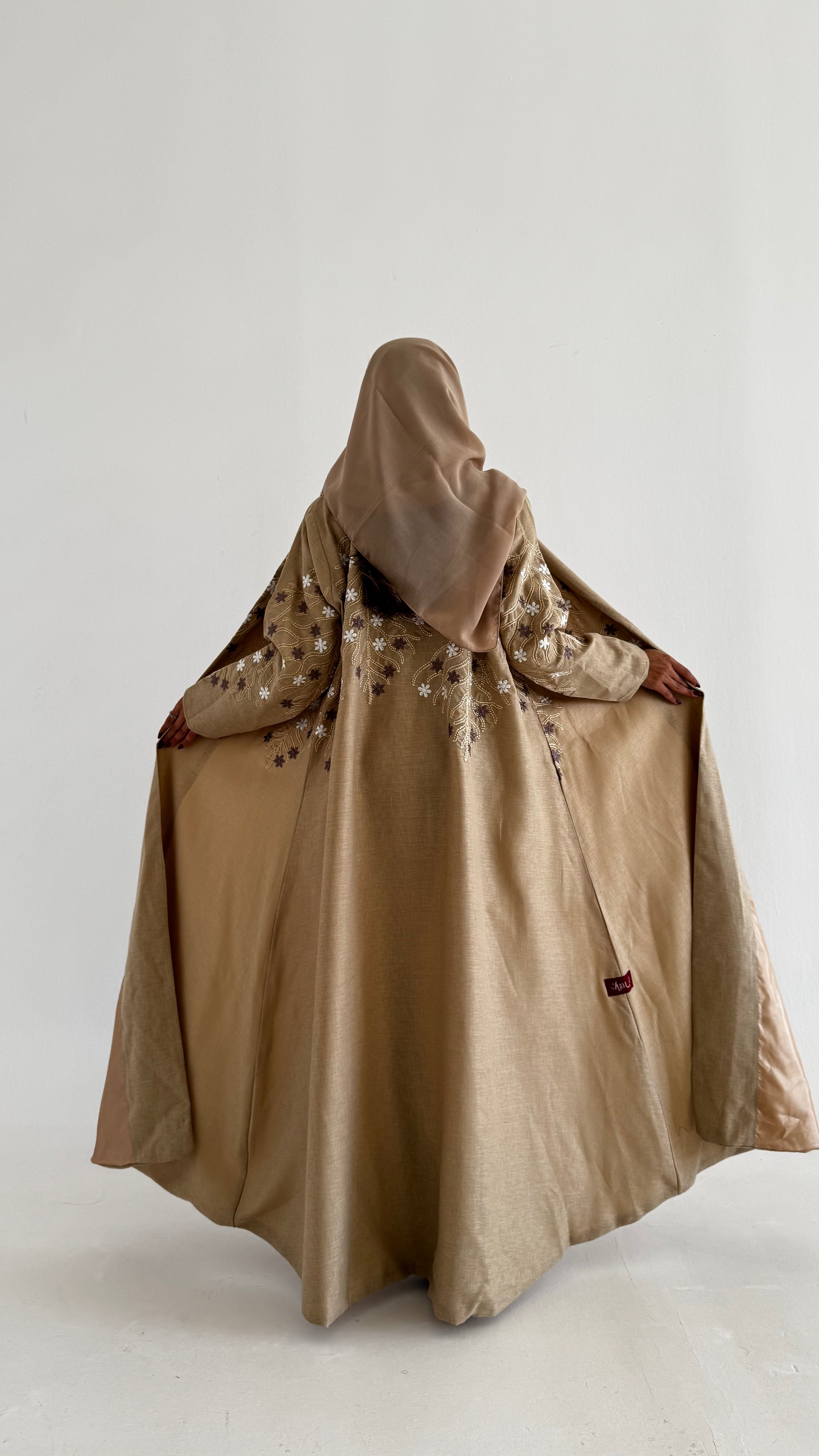 MWT393 - عباية لنن تطريز بيج - Aya