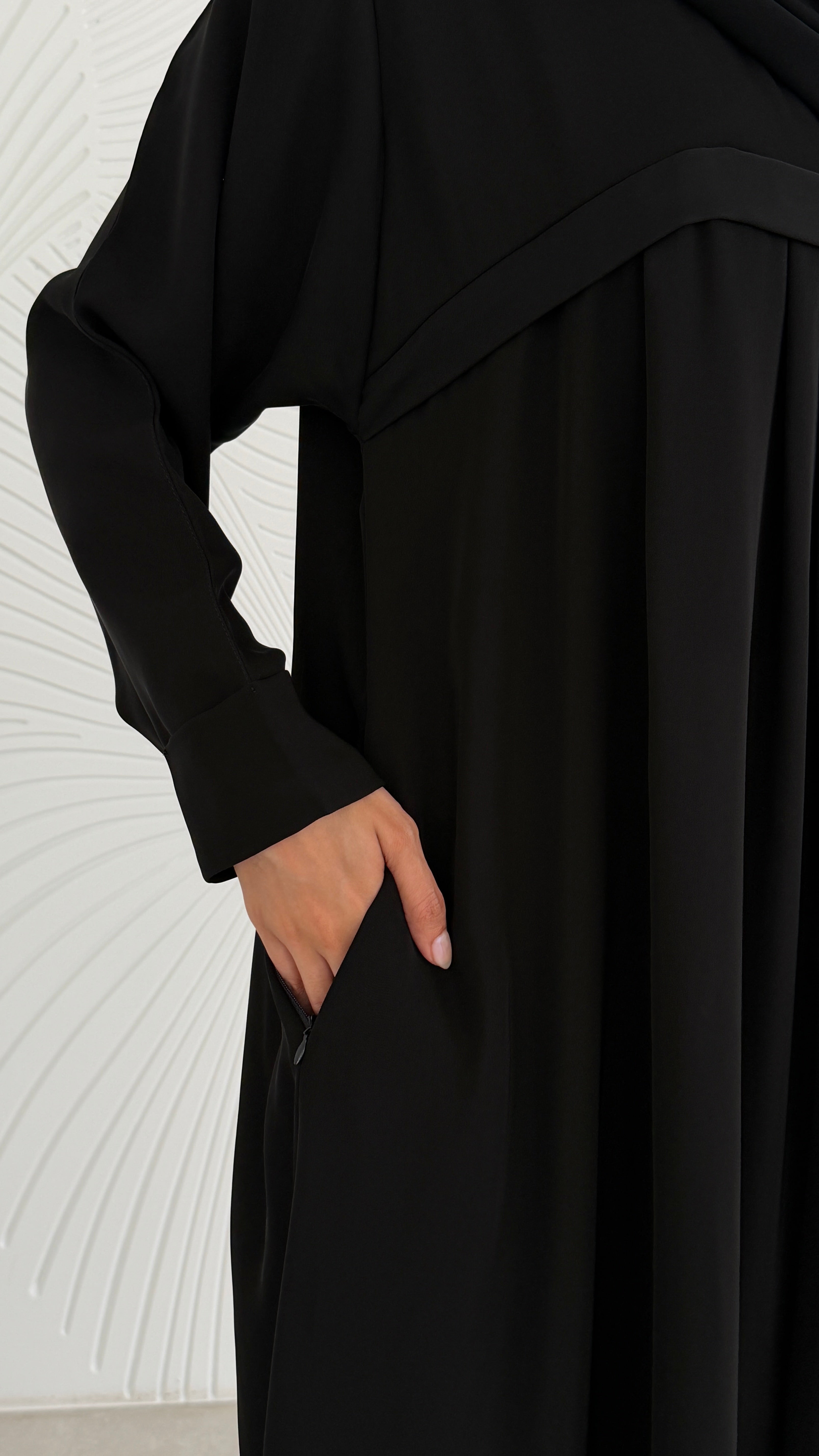 MWO011 - باكدج عباية بكسرات واسعة وجيب مخفي في الصدر - Aya