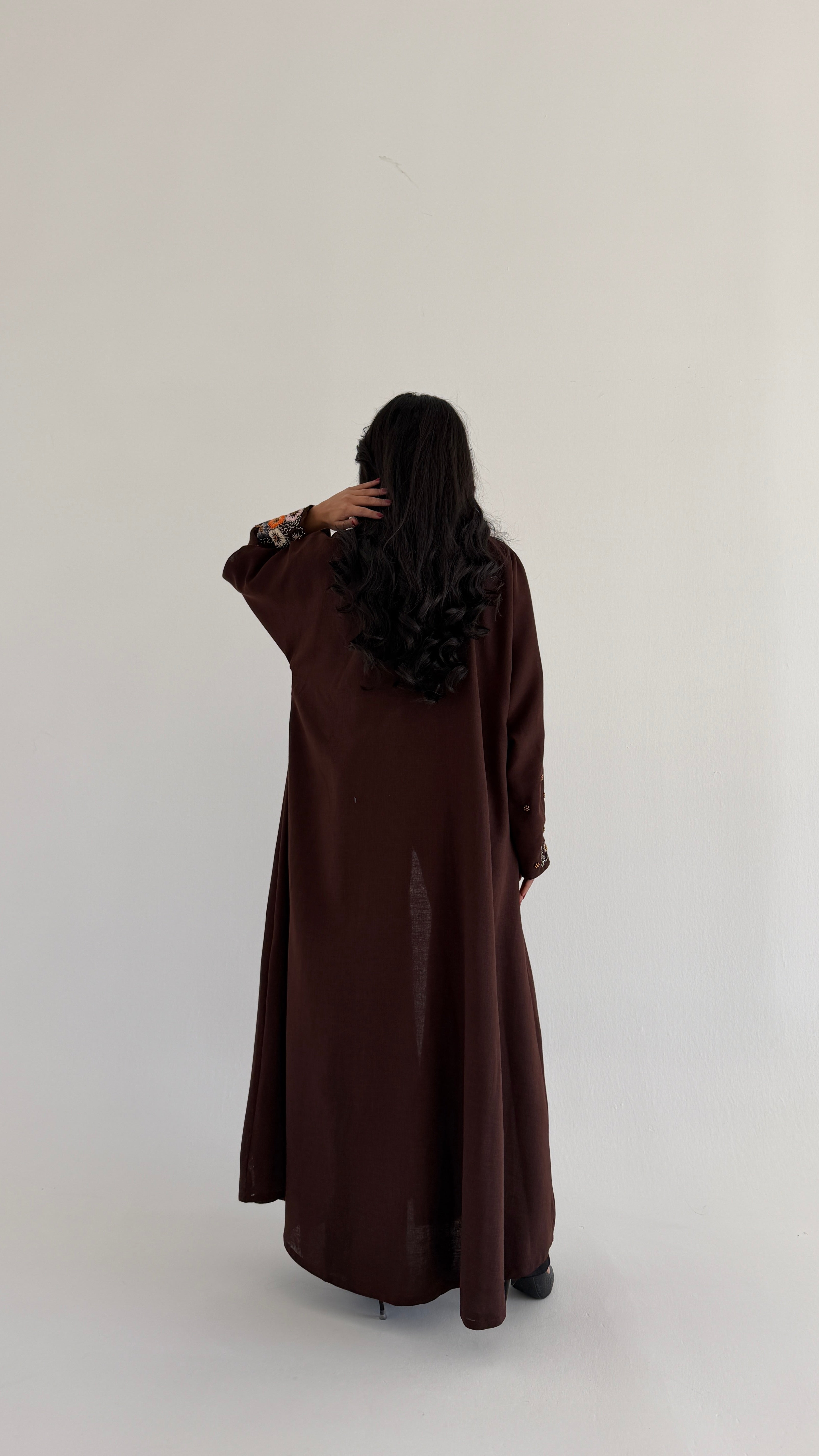 MWT1023 -عبايه لنن بتطريز بالاكمام - Aya