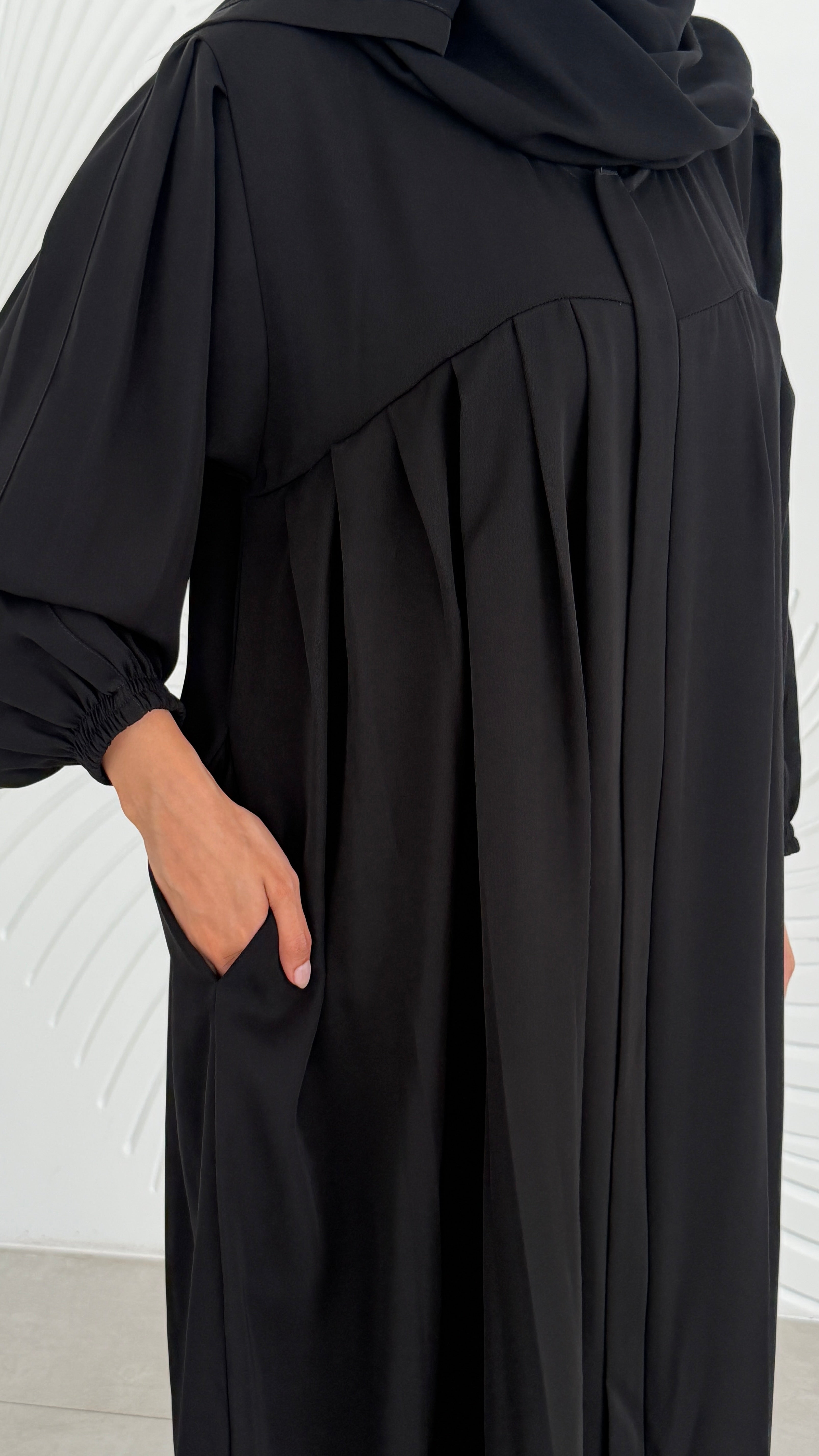 MWO003 - عباية نص كلوش بكم مطاط - Aya