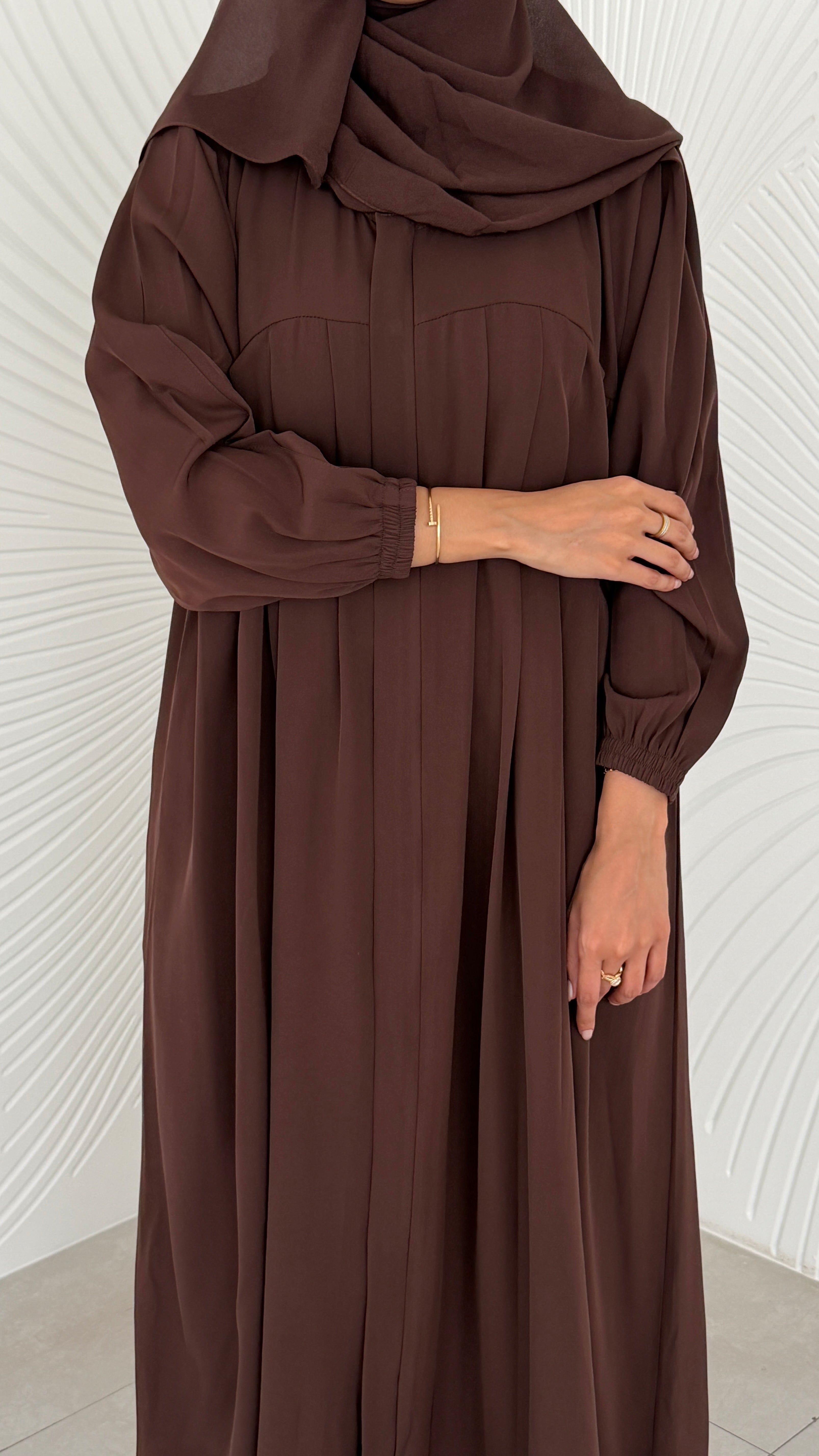 MWO009 - عباية نص كلوش بكم مطاط - Aya