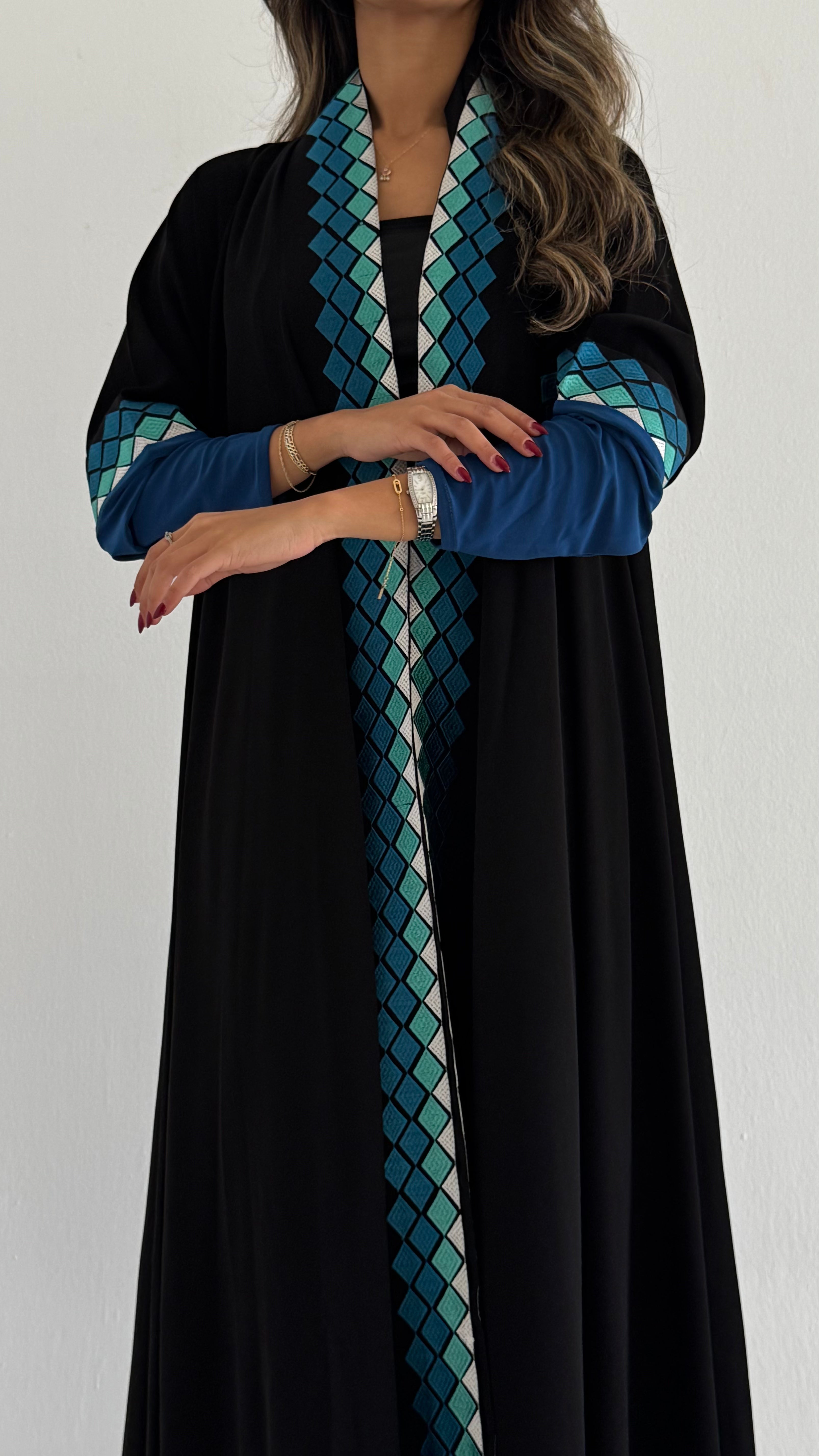 MWT496 - عباية سودا بتطريز أزرق - Aya