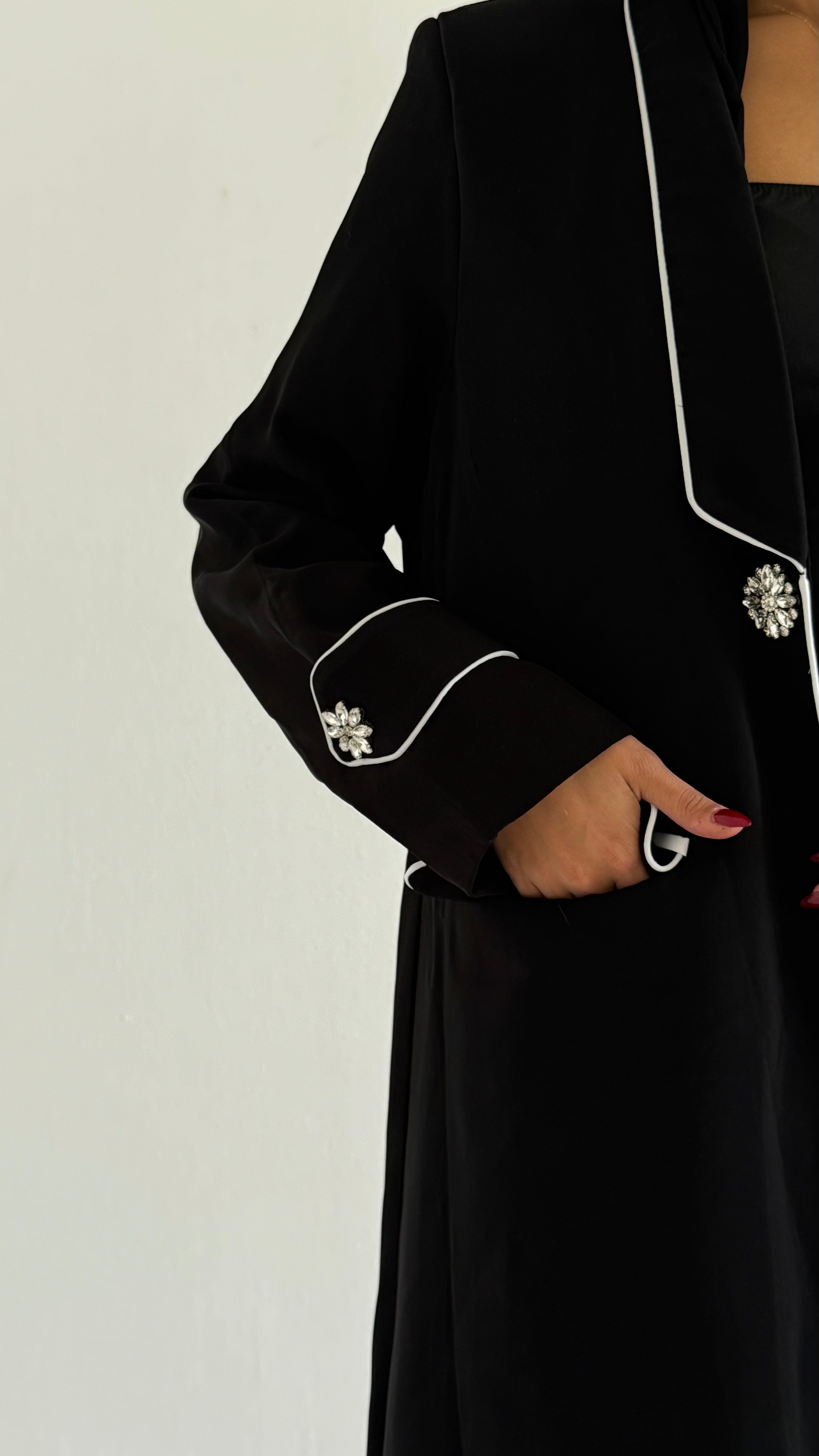 MW1722 - عباية بليزر بقصة نص كلوش - Aya