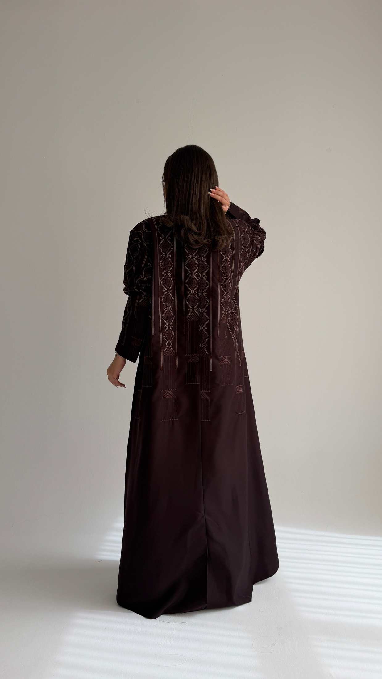 MWT1040 - عباية بني بتطريز - Aya