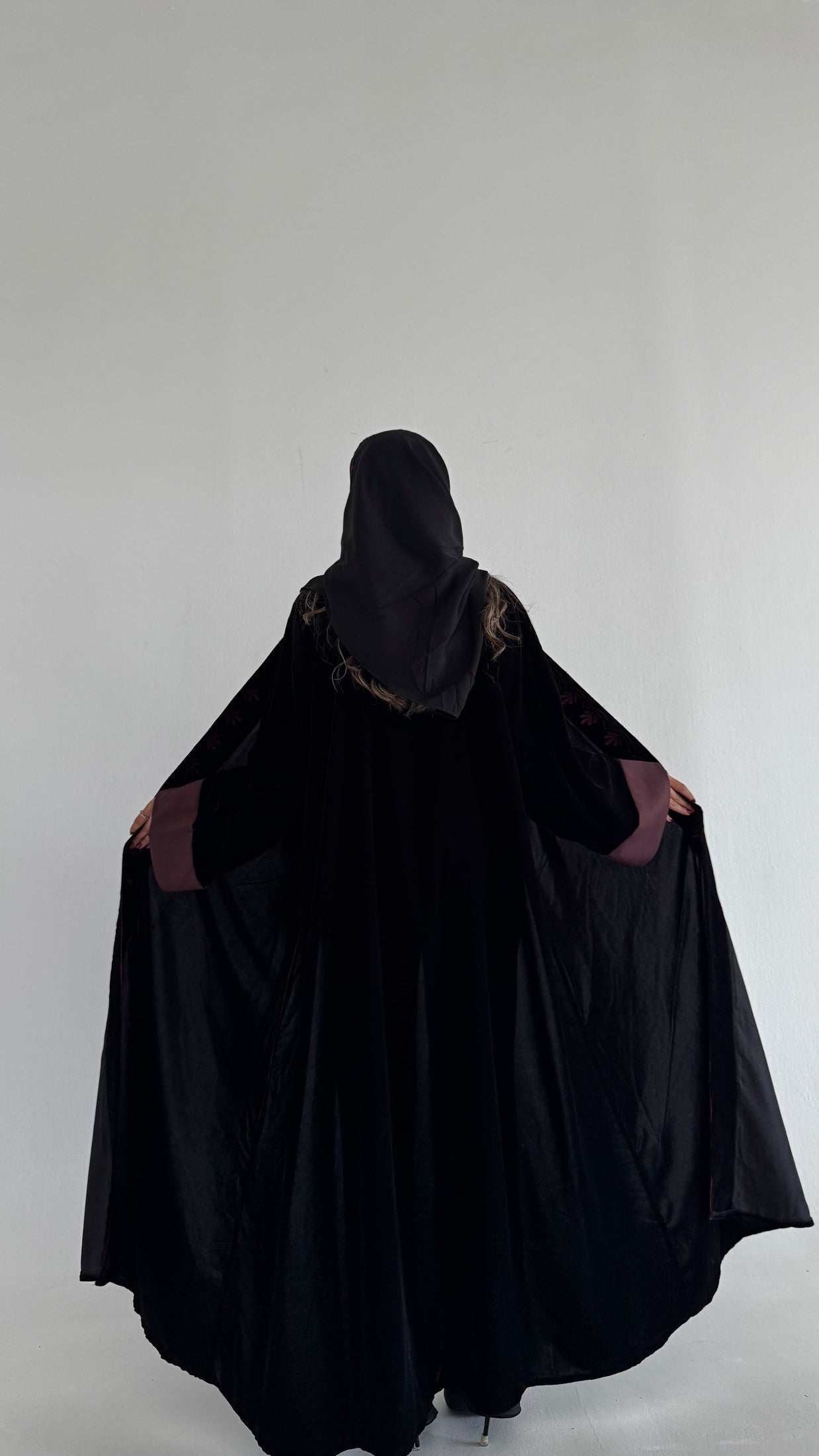 MWT361 - عباية مخمل تطريز عنابي - Aya
