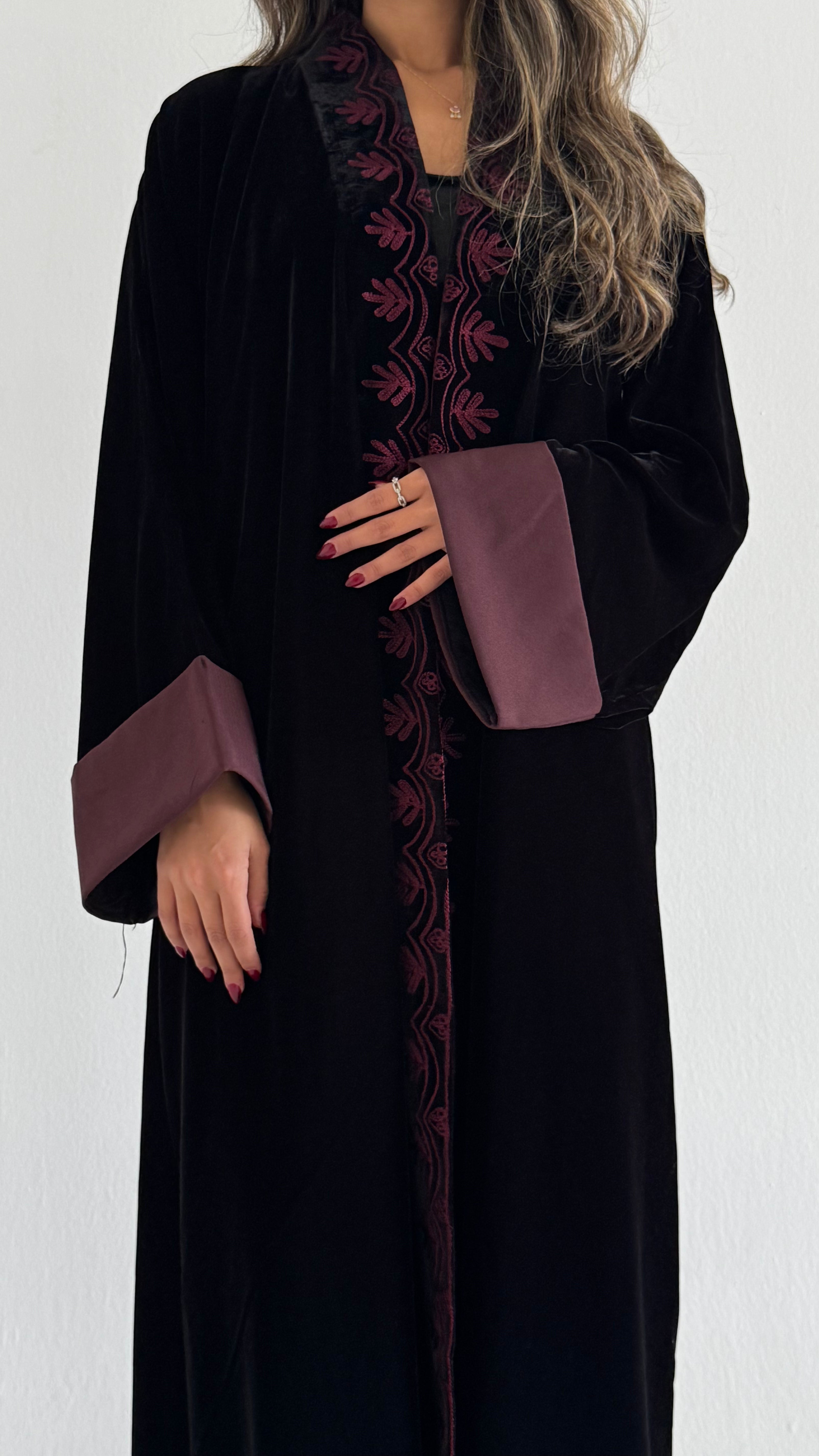 MWT361 - عباية مخمل تطريز عنابي - Aya