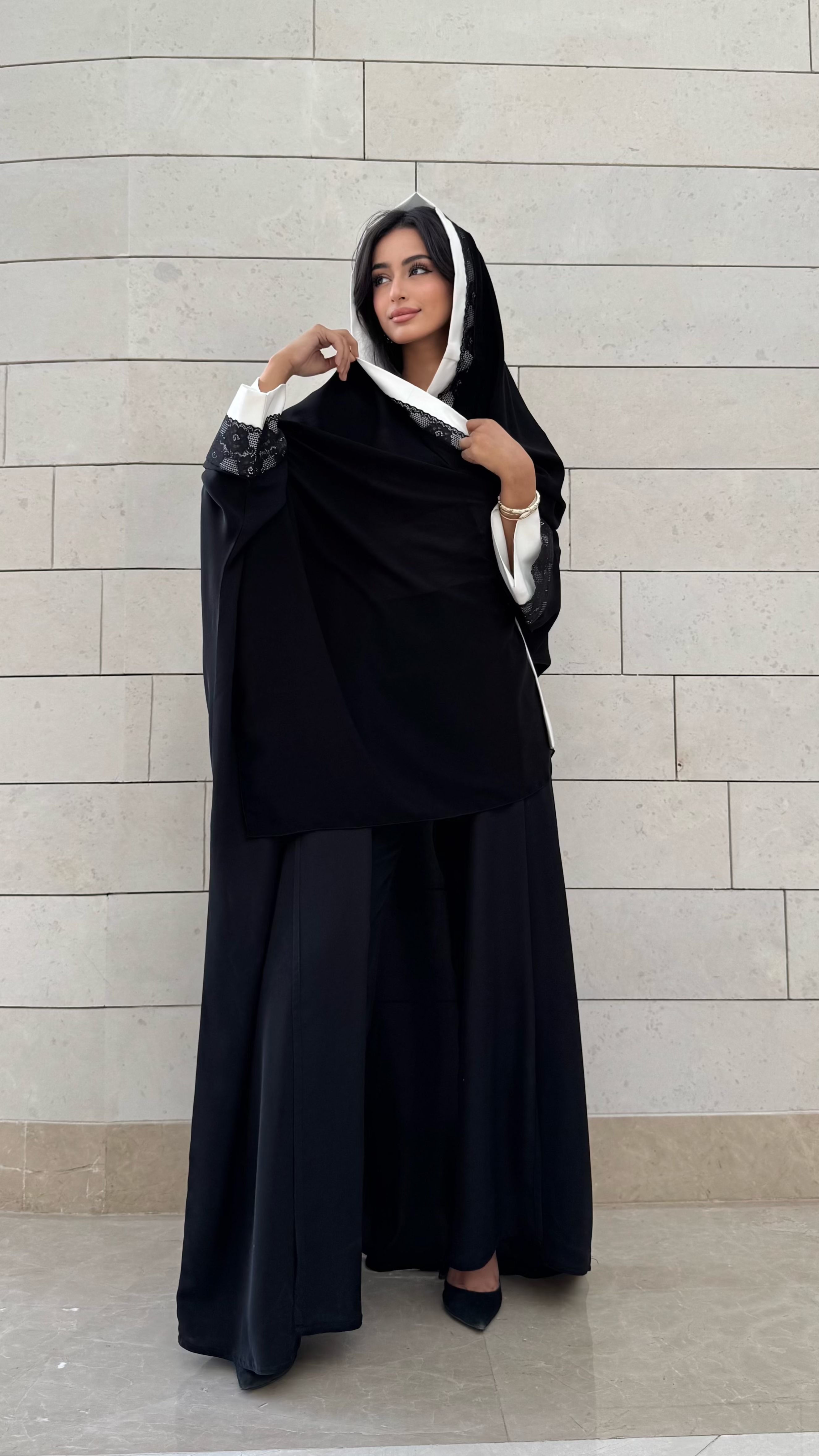 MW1632 - Black abaya farasha cut with lace sleeves - عباية سوداء فراشة باكمام دانتيل - Aya