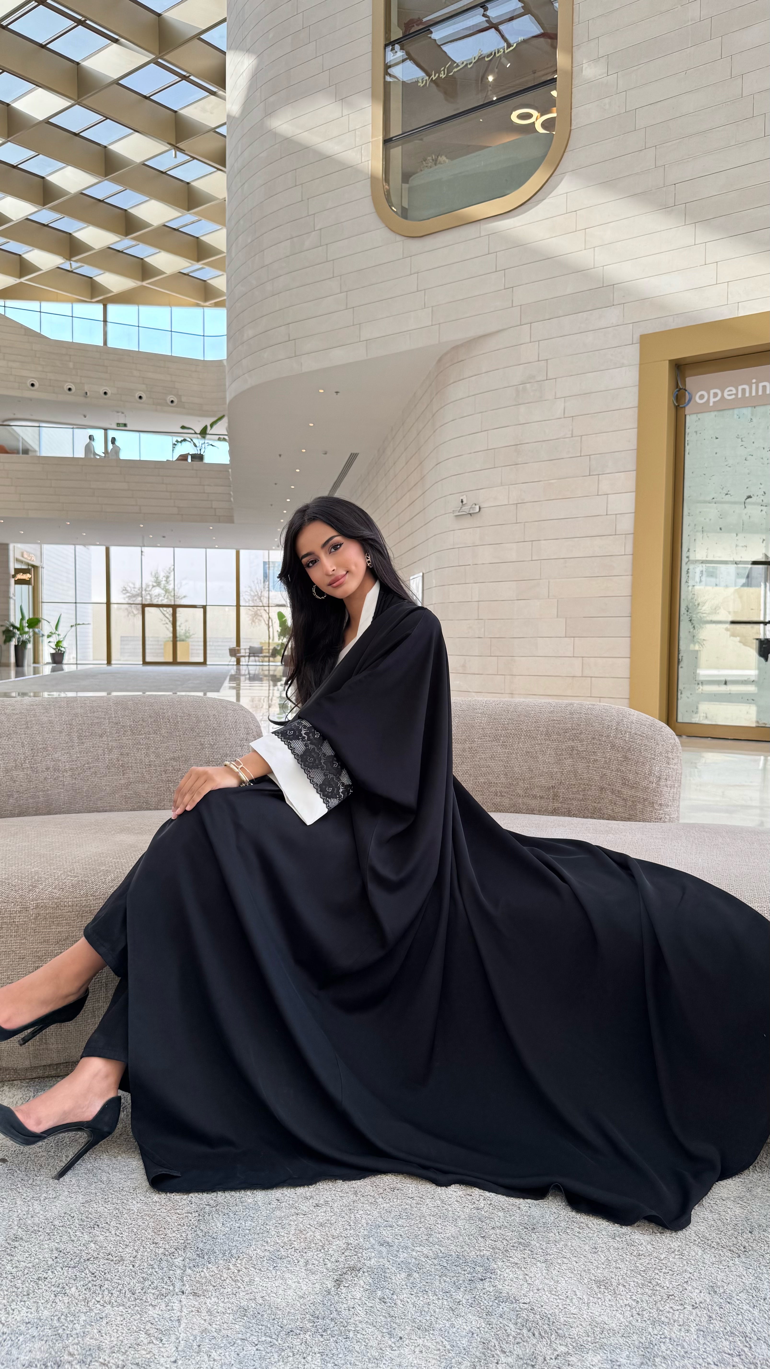 MW1632 - Black abaya farasha cut with lace sleeves - عباية سوداء فراشة باكمام دانتيل - Aya