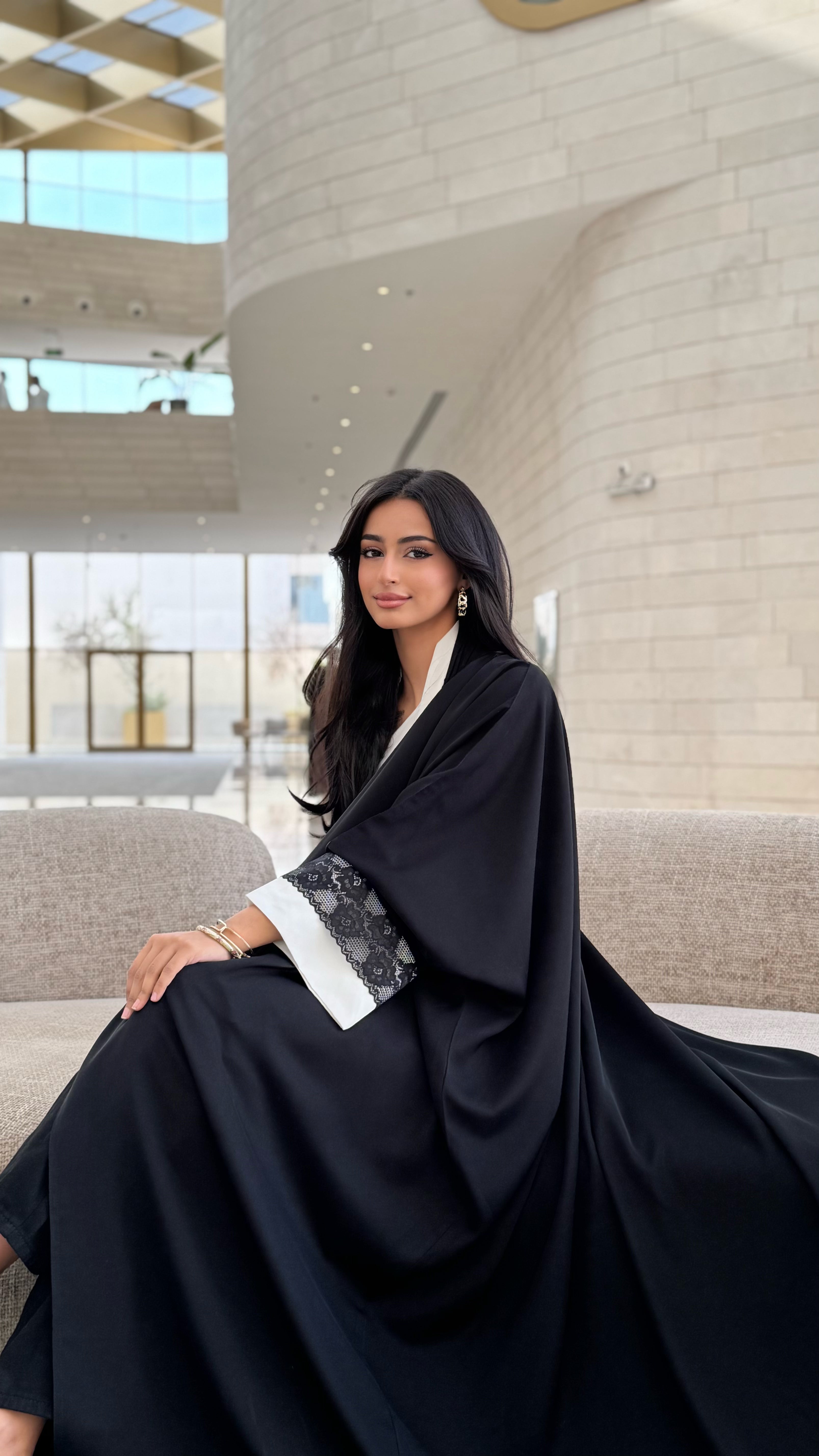 MW1632 - Black abaya farasha cut with lace sleeves - عباية سوداء فراشة باكمام دانتيل - Aya