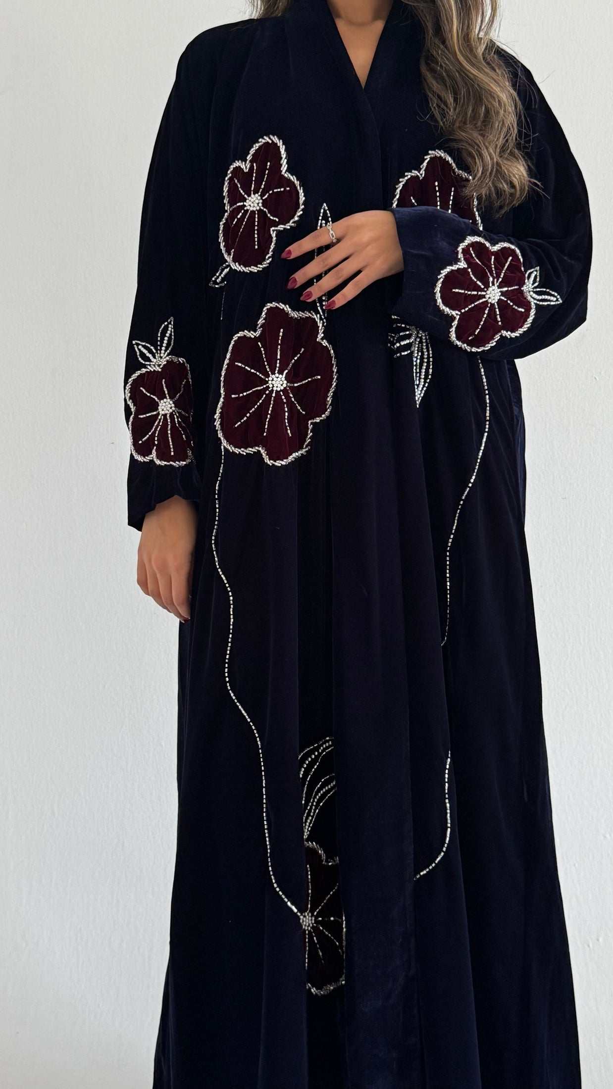 MWT543 - عباية مخمل مع تطريز وشك - Aya