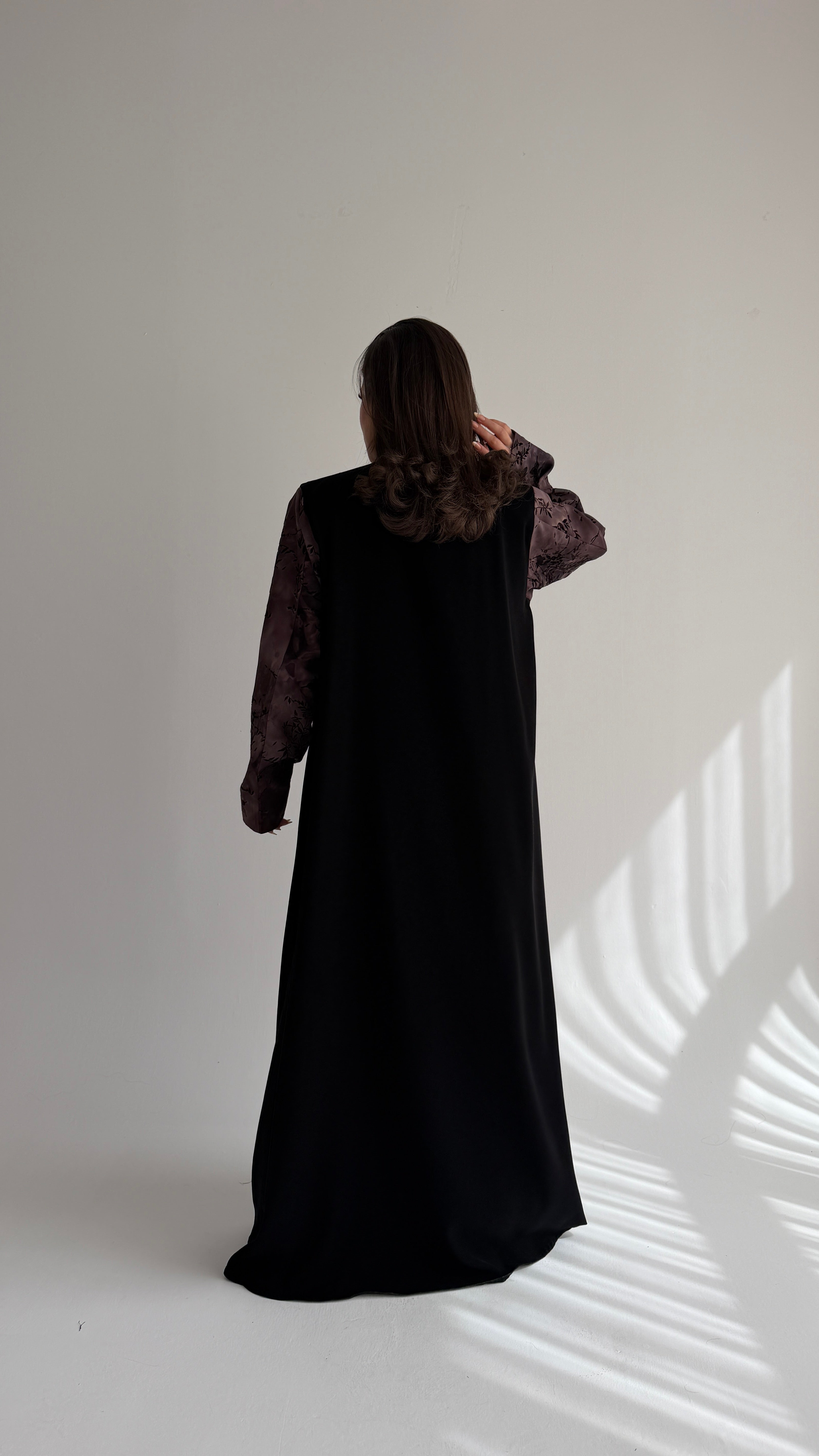 MW2027 - عباية كريب مع اضافه تدخيلات من الكريب المشجر - Aya