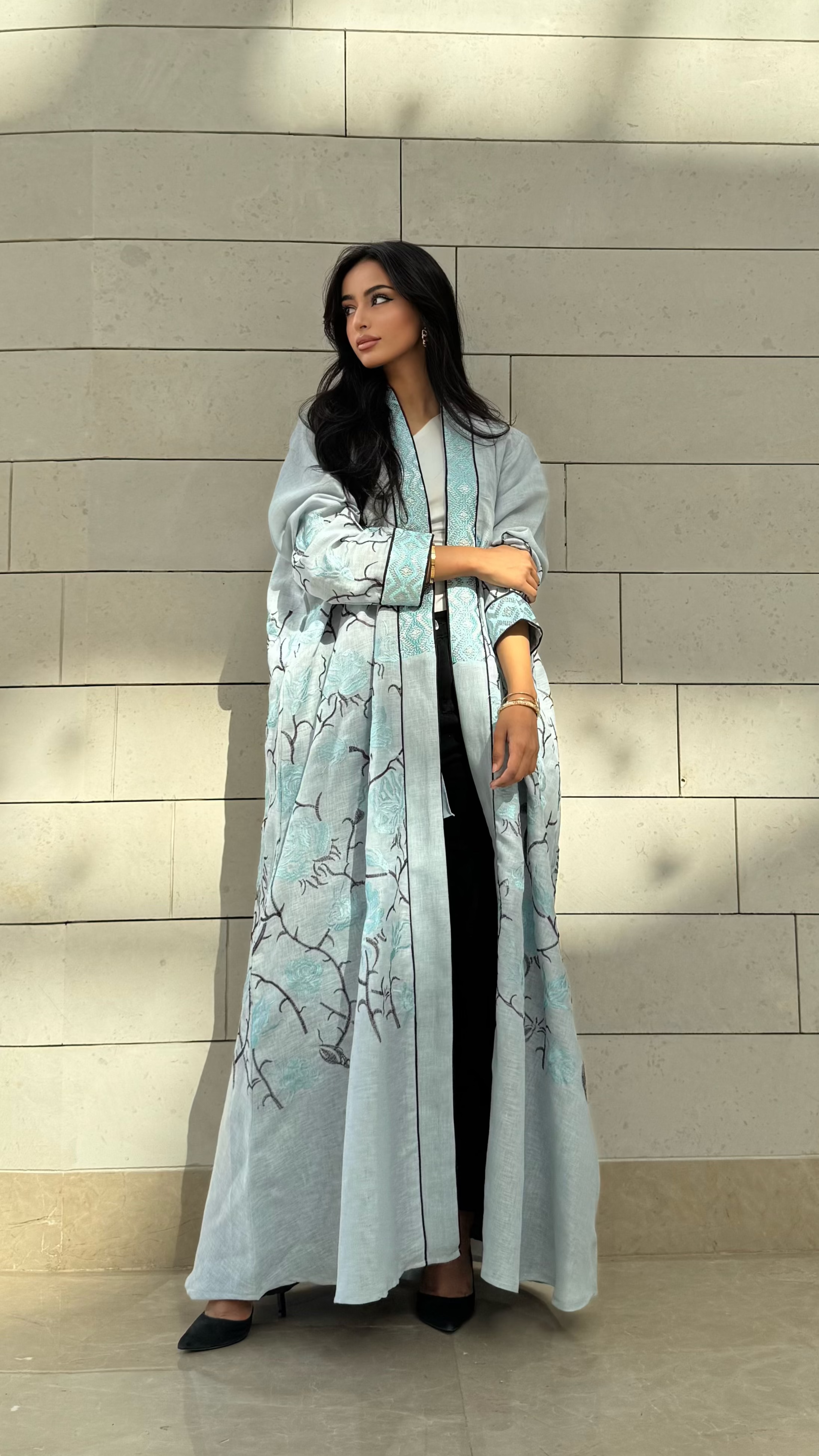 MWT408 - عباية لنن سماوي مع تطريز - Aya