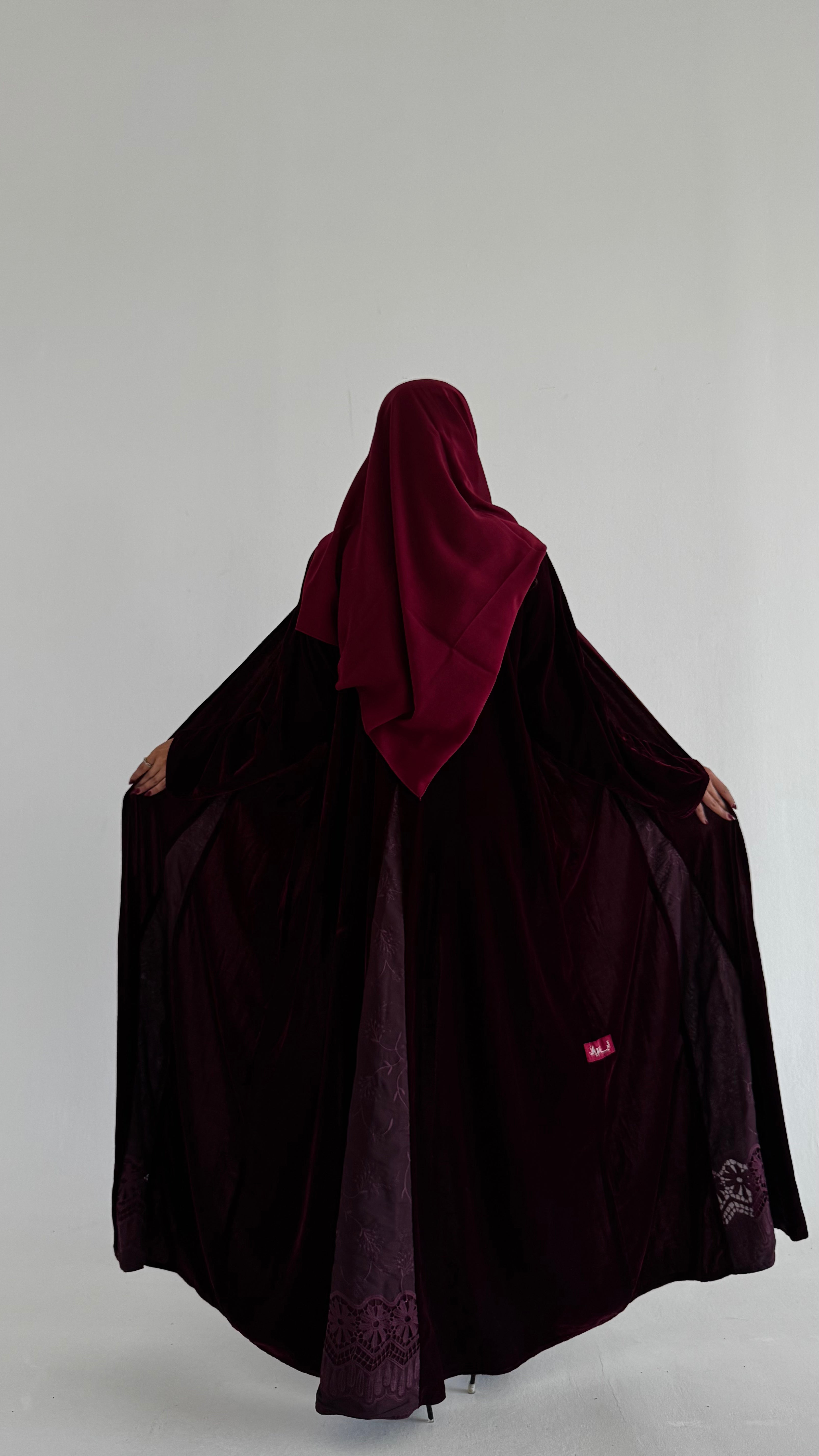 MWT532 - عباية عنابي مع تدخيلة دانتيل - Aya