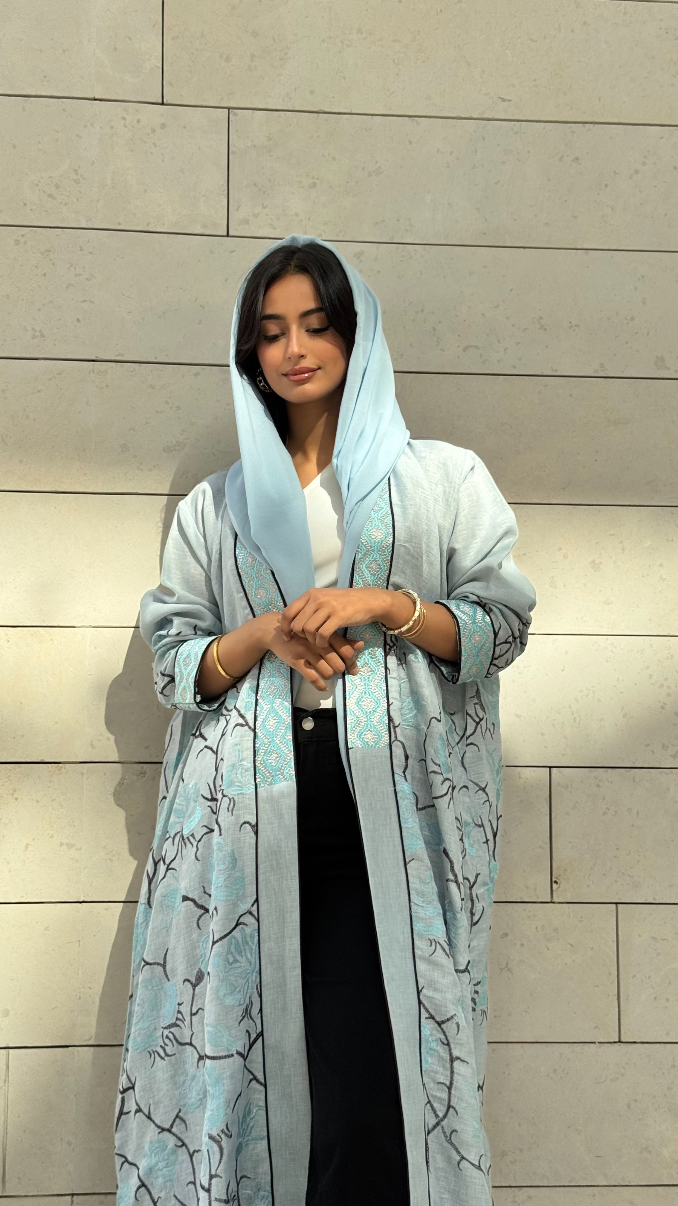 MWT408 - عباية لنن سماوي مع تطريز - Aya