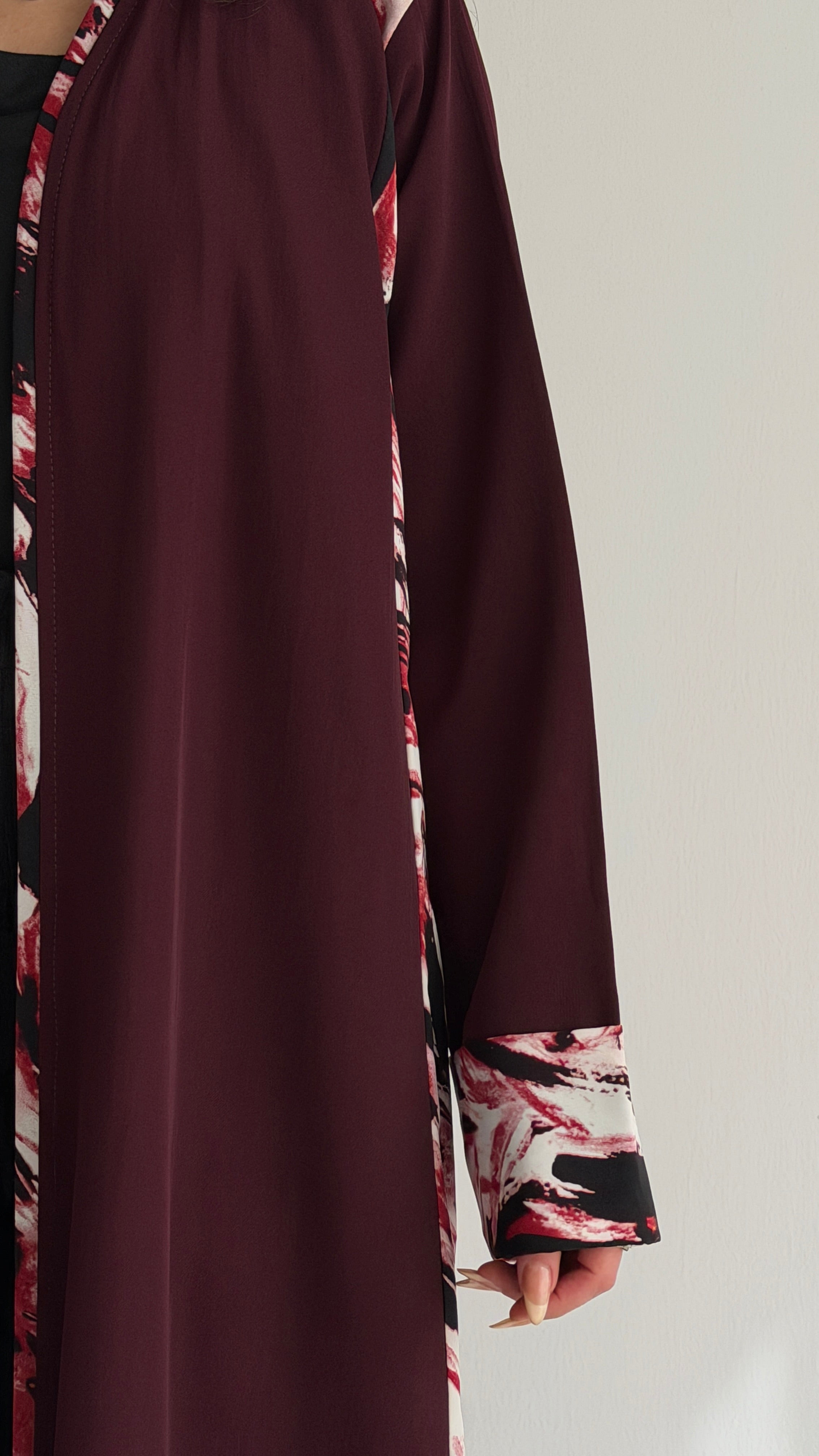 MW2031 - عباية كريب مع اضافه حرير مشجر - Aya