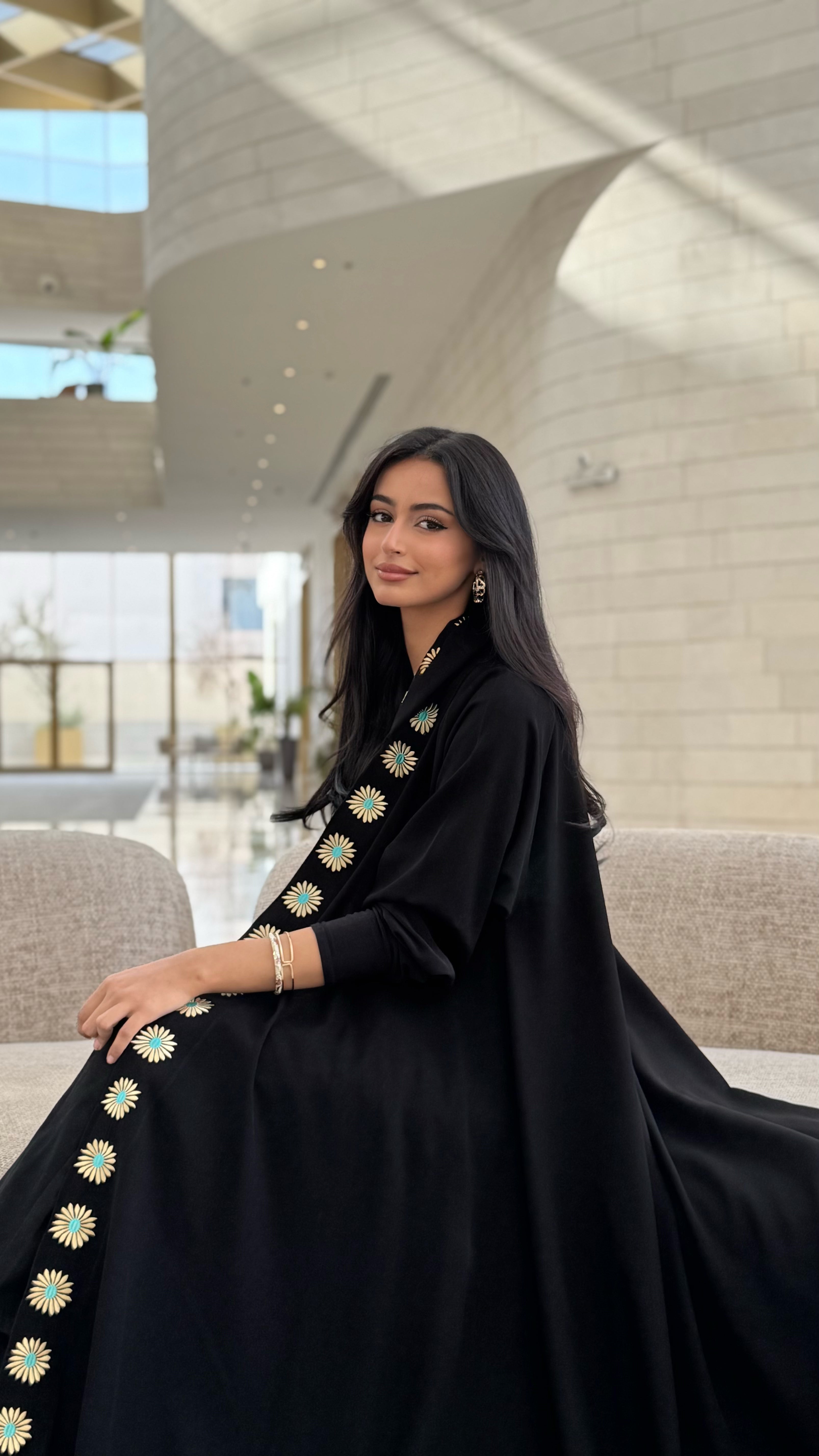 MWT407 - عباية سودا بتطريز ذهبي وتيفاني - Aya